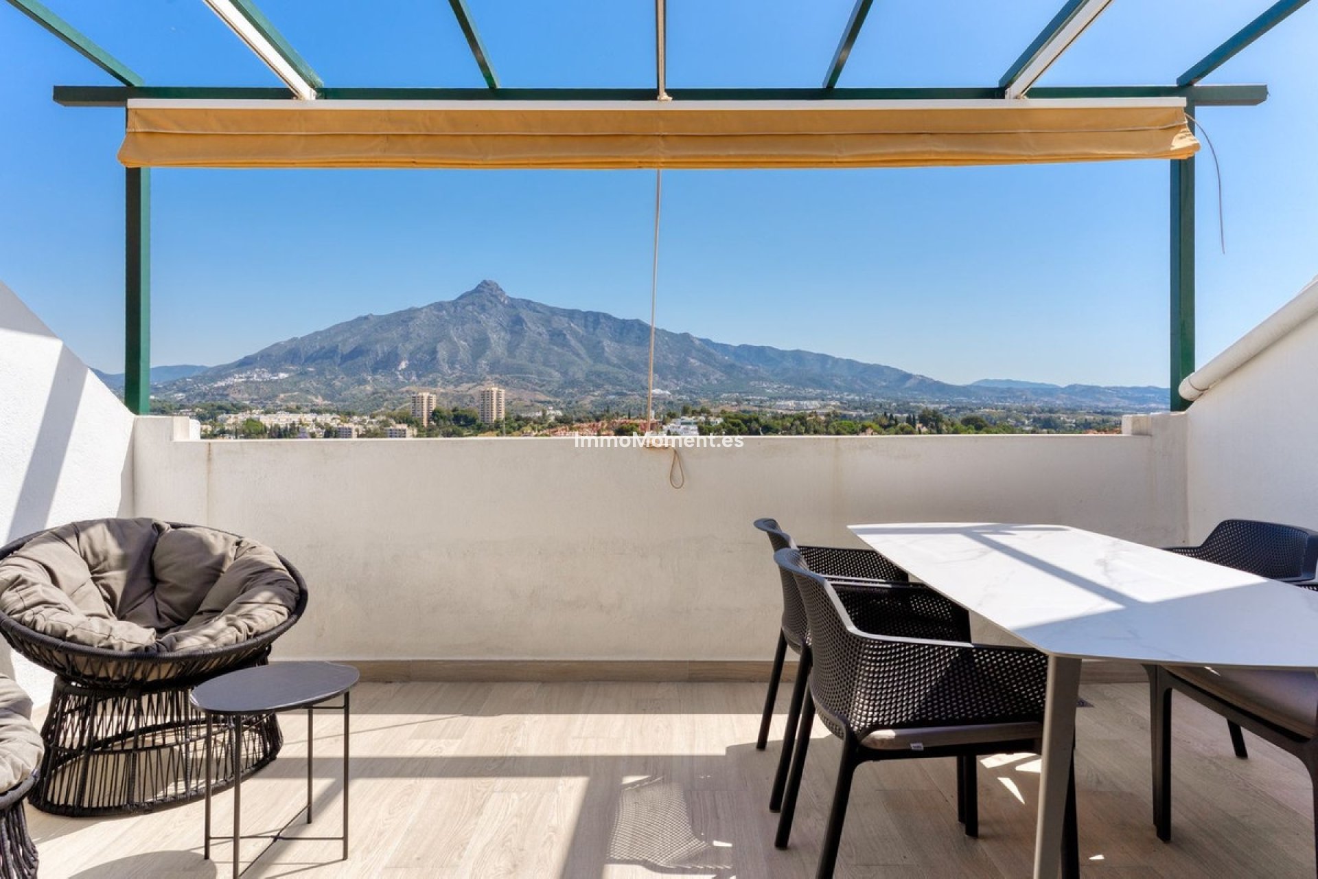 Resale - Apartment - Marbella - Nueva Andalucía