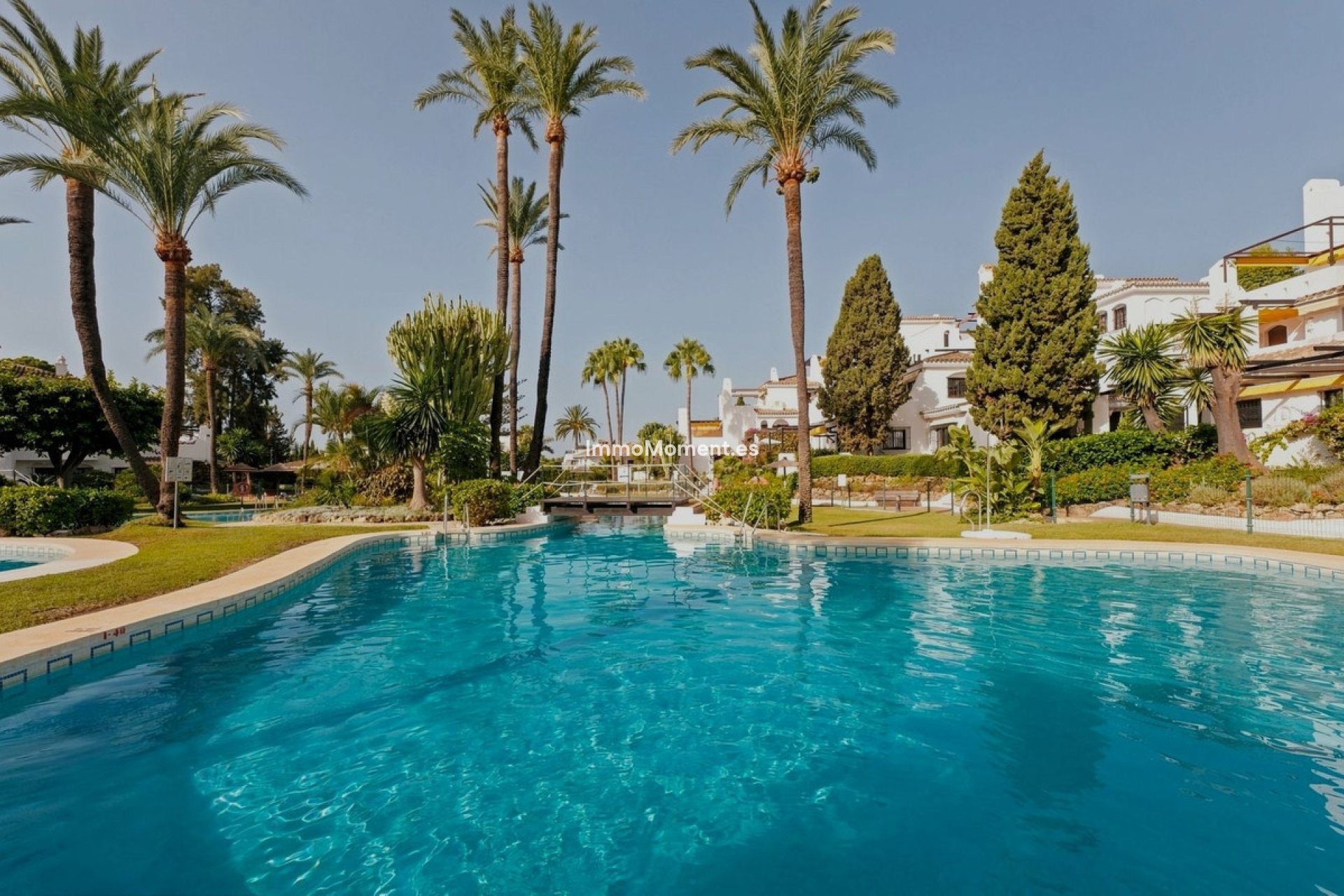 Resale - Apartment - Marbella - Nueva Andalucía