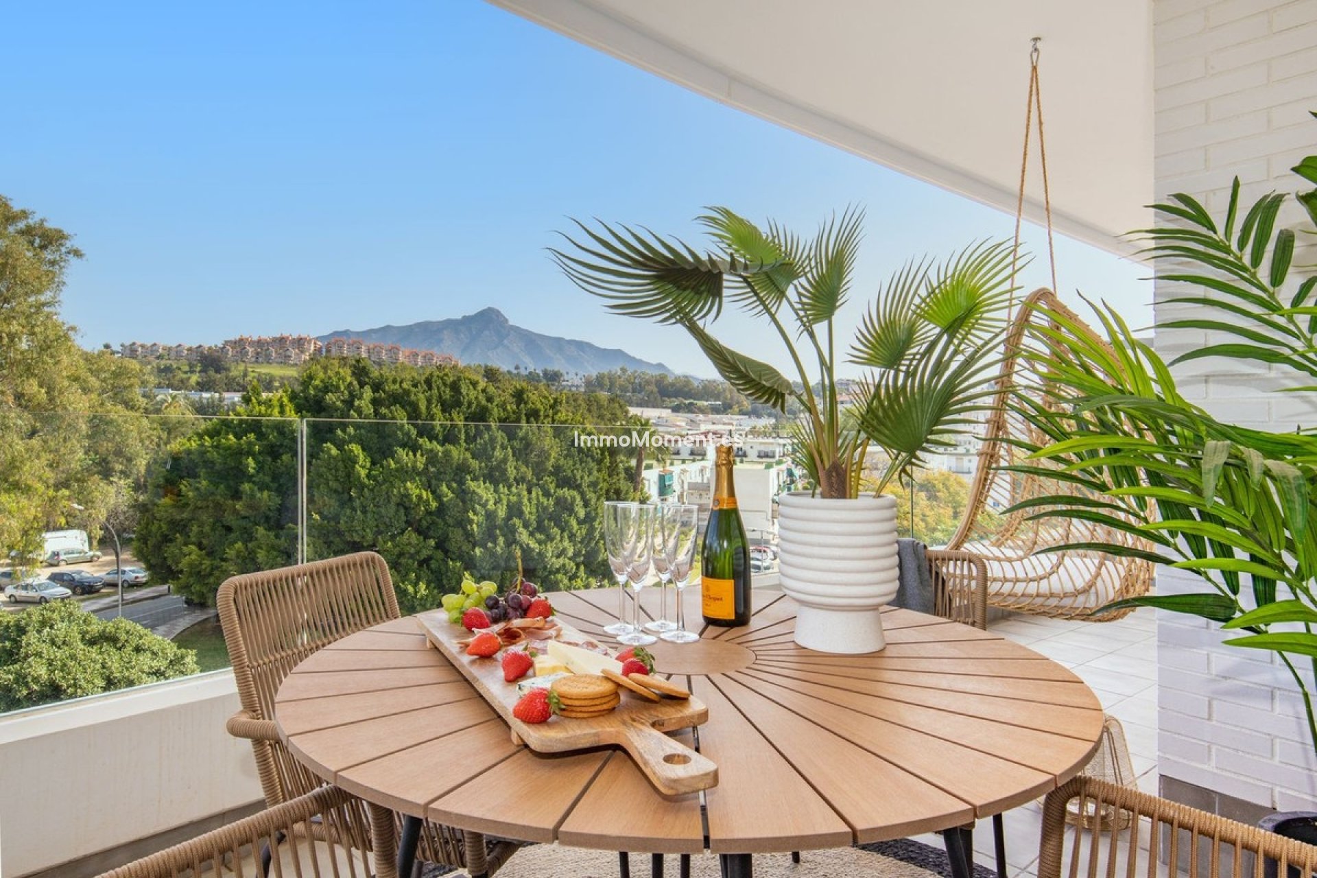 Resale - Apartment - Marbella - Nueva Andalucía