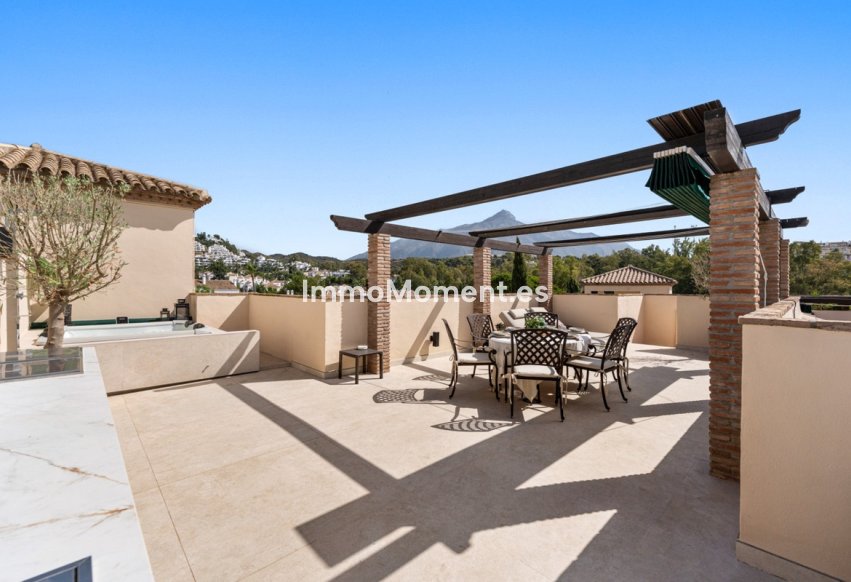 Resale - Apartment - Marbella - Nueva Andalucía