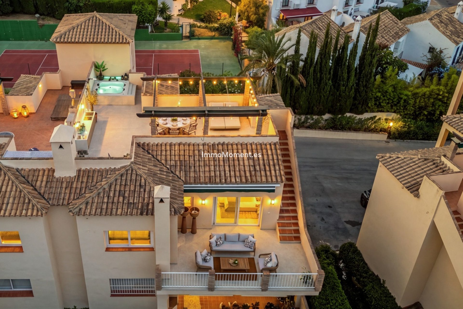 Resale - Apartment - Marbella - Nueva Andalucía
