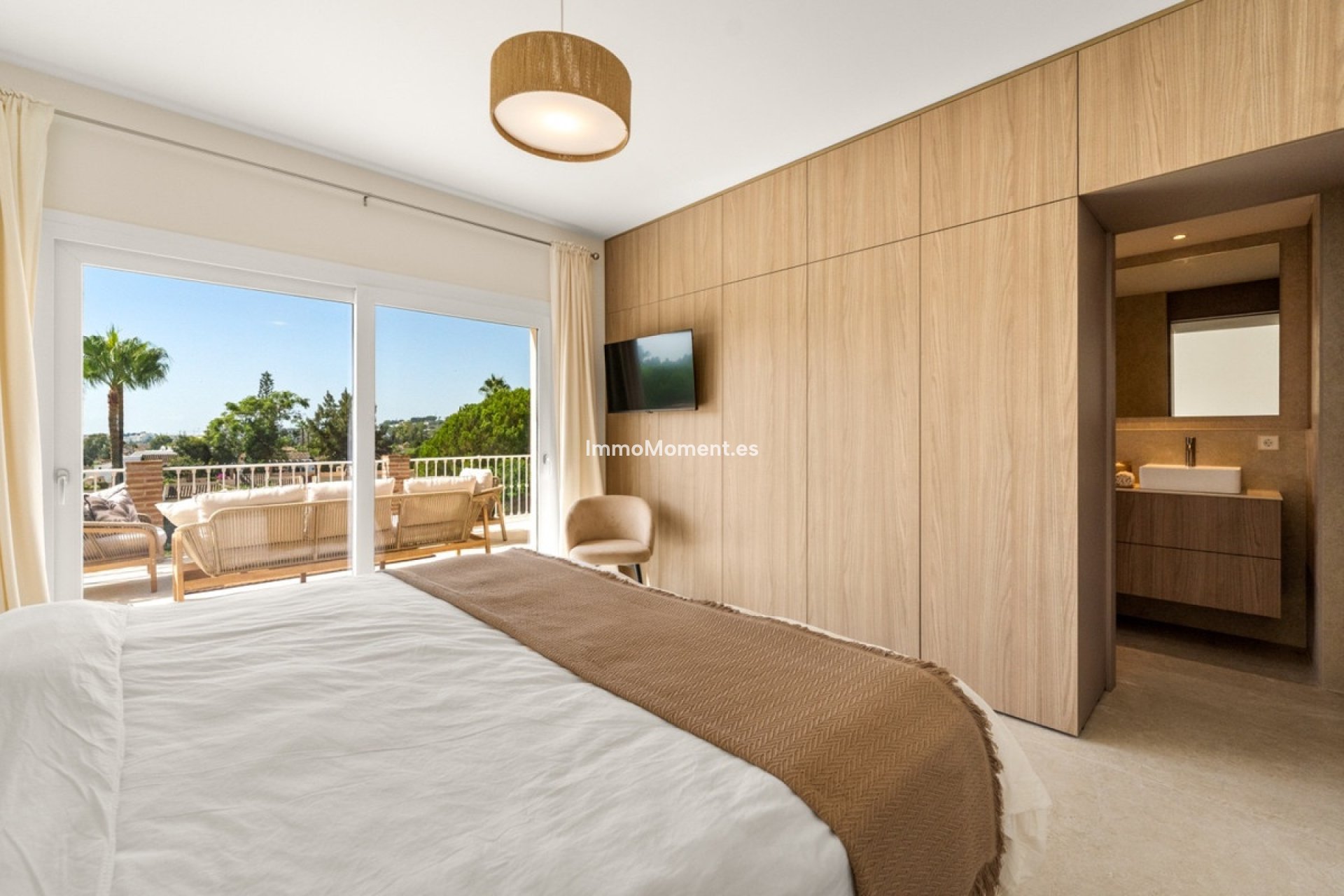 Resale - Apartment - Marbella - Nueva Andalucía