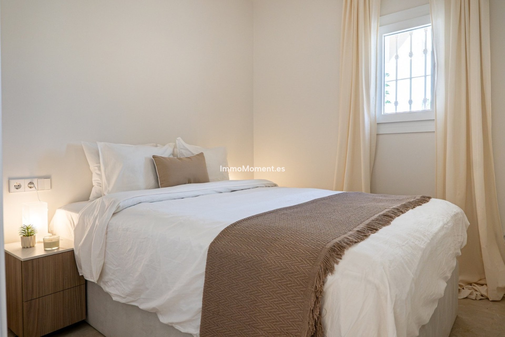 Resale - Apartment - Marbella - Nueva Andalucía