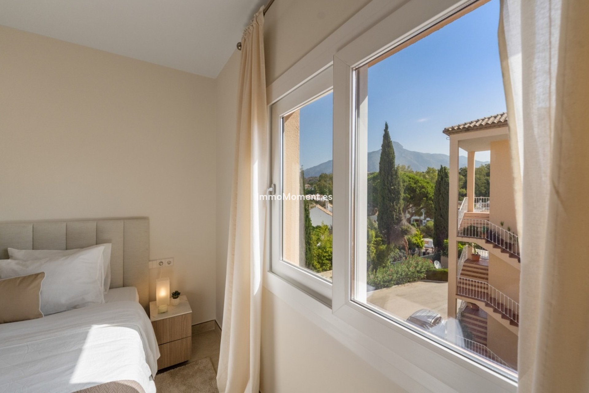 Resale - Apartment - Marbella - Nueva Andalucía