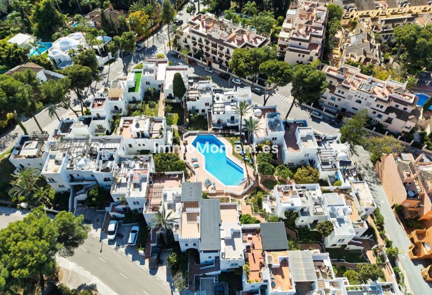 Resale - Apartment - Marbella - Nueva Andalucía