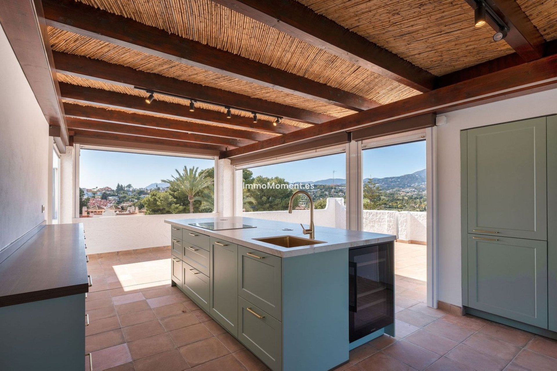 Resale - Apartment - Marbella - Nueva Andalucía