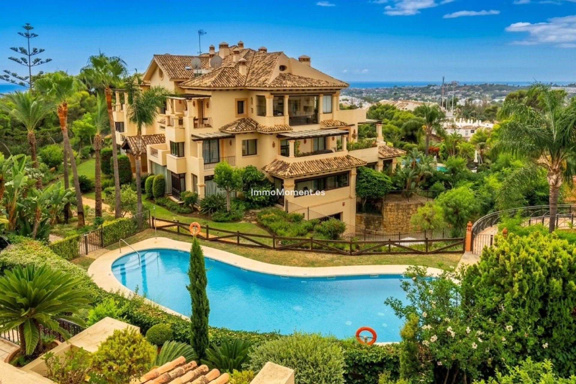 Resale - Apartment - Marbella - Nueva Andalucía