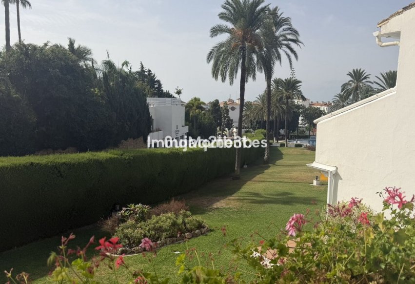 Resale - Apartment - Marbella - Nueva Andalucía