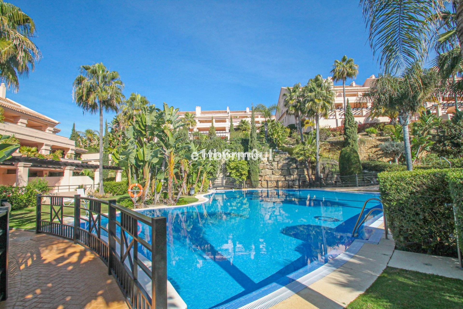 Resale - Apartment - Marbella - Nueva Andalucía