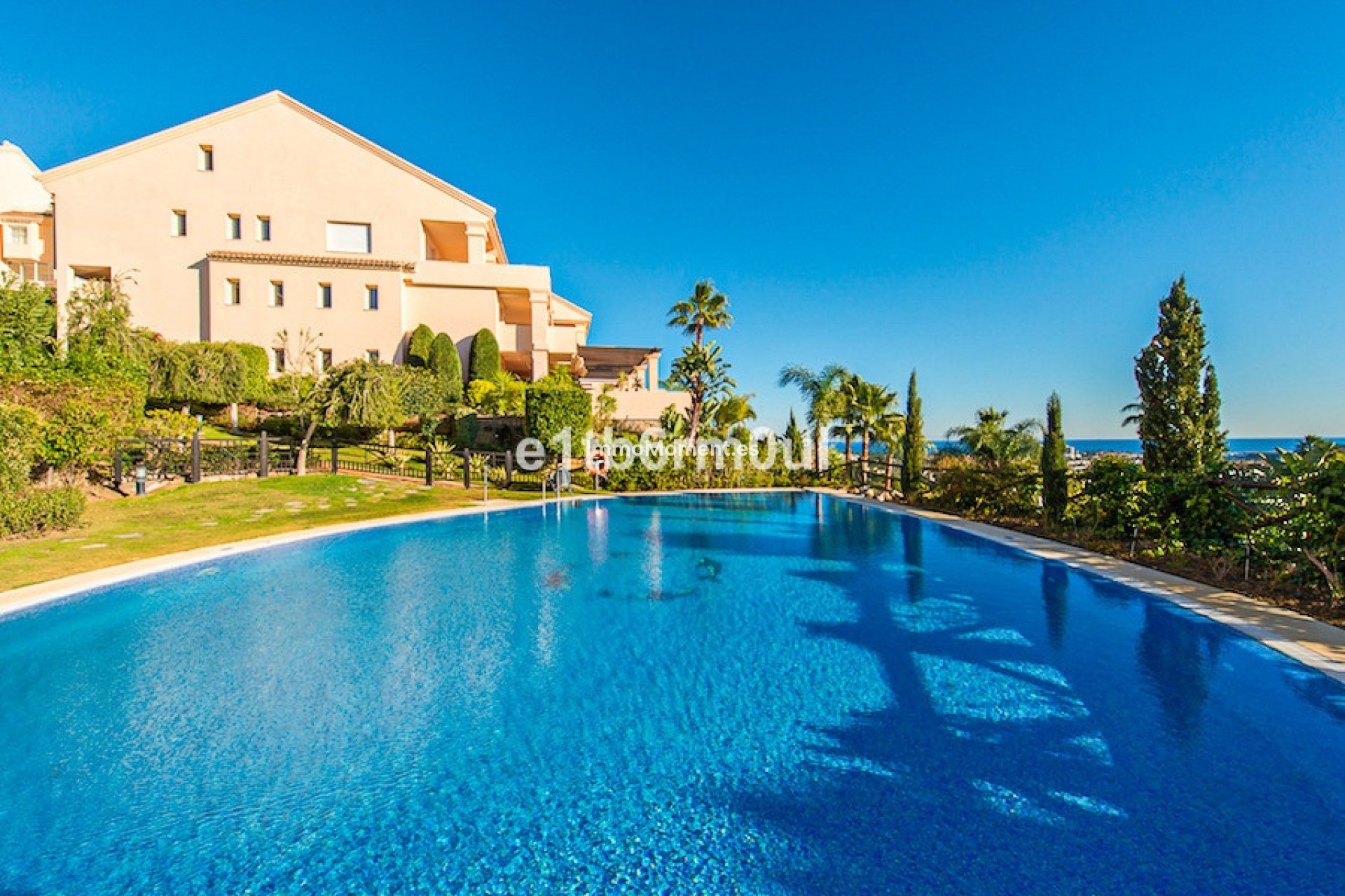 Resale - Apartment - Marbella - Nueva Andalucía
