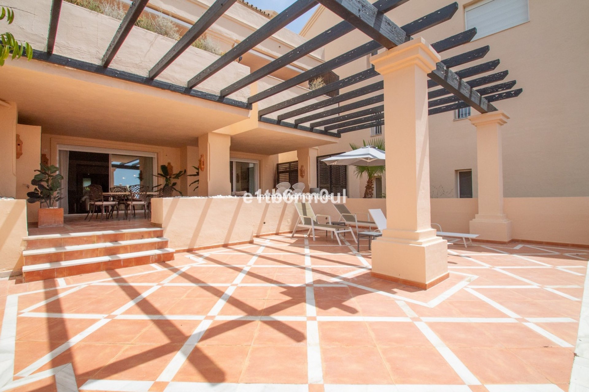 Resale - Apartment - Marbella - Nueva Andalucía