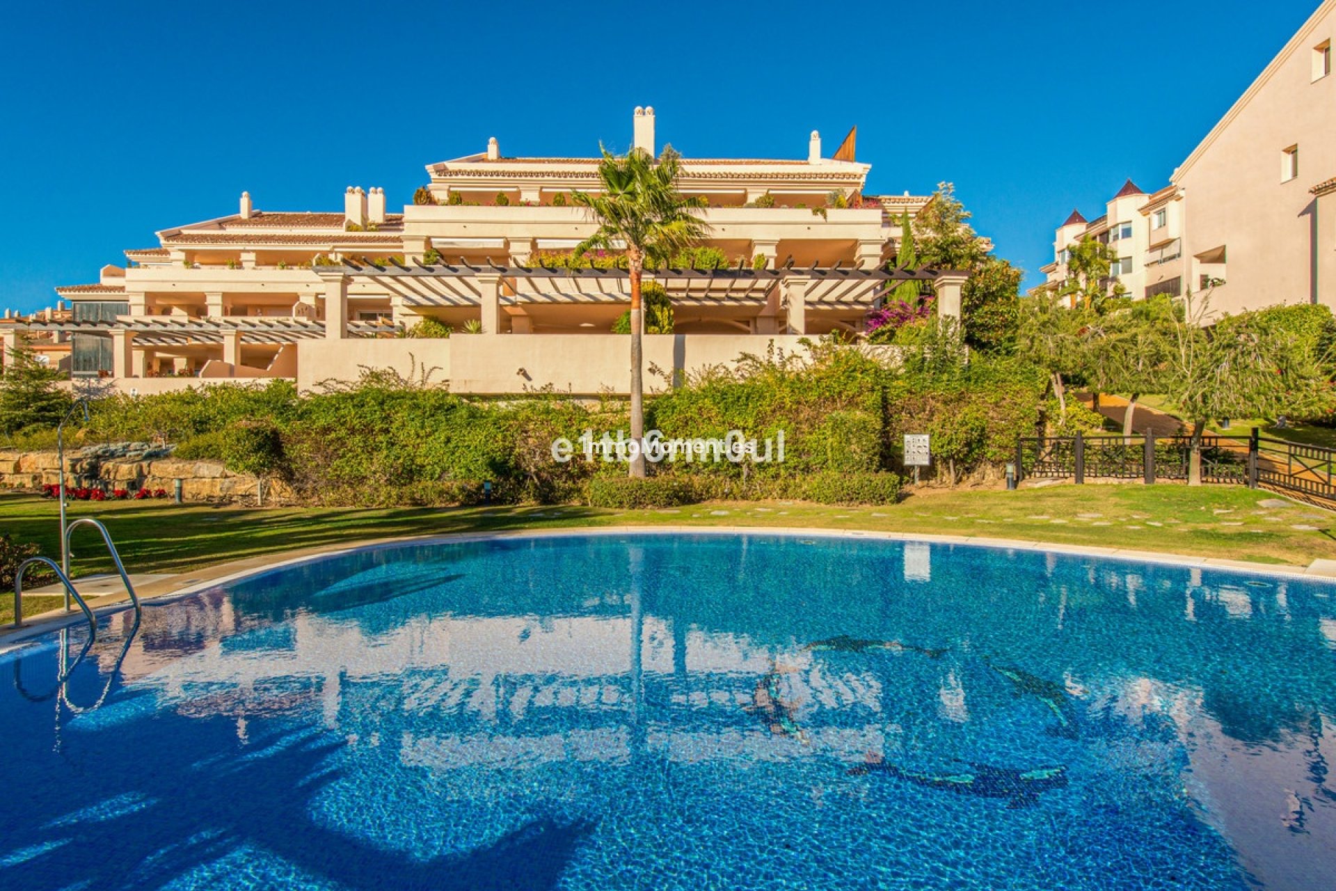 Resale - Apartment - Marbella - Nueva Andalucía