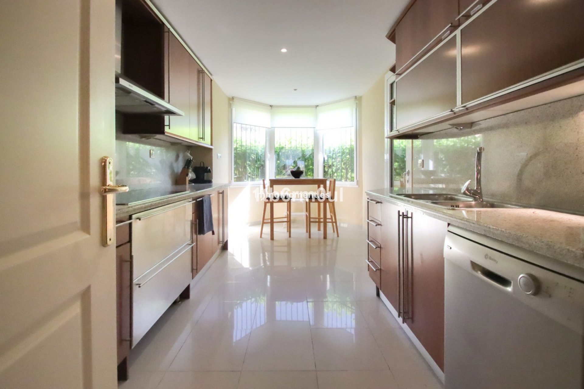Resale - Apartment - Marbella - Nueva Andalucía