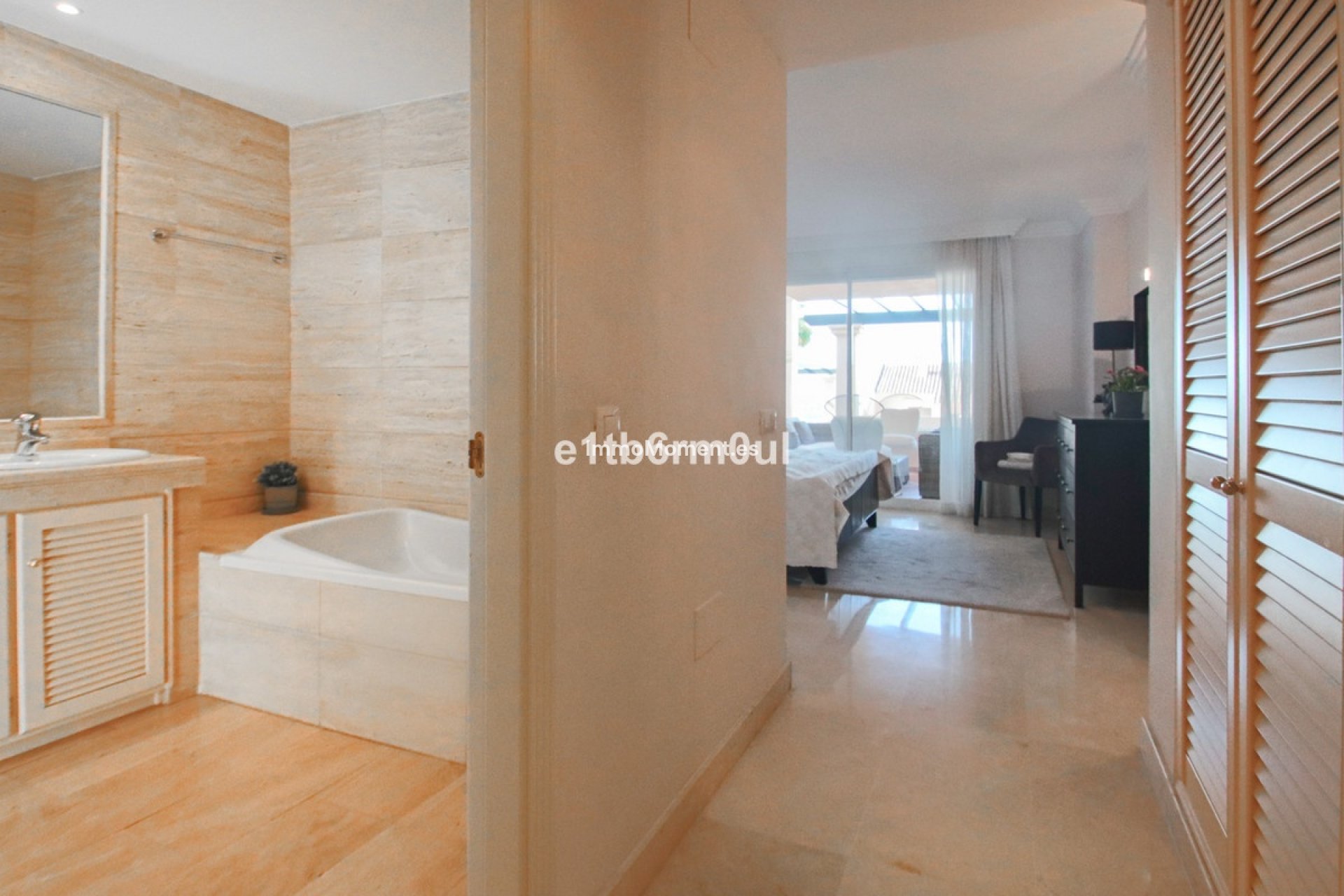 Resale - Apartment - Marbella - Nueva Andalucía