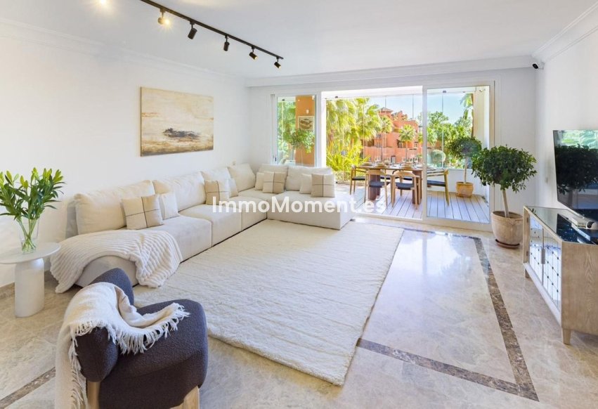 Resale - Apartment - Marbella - Nueva Andalucía