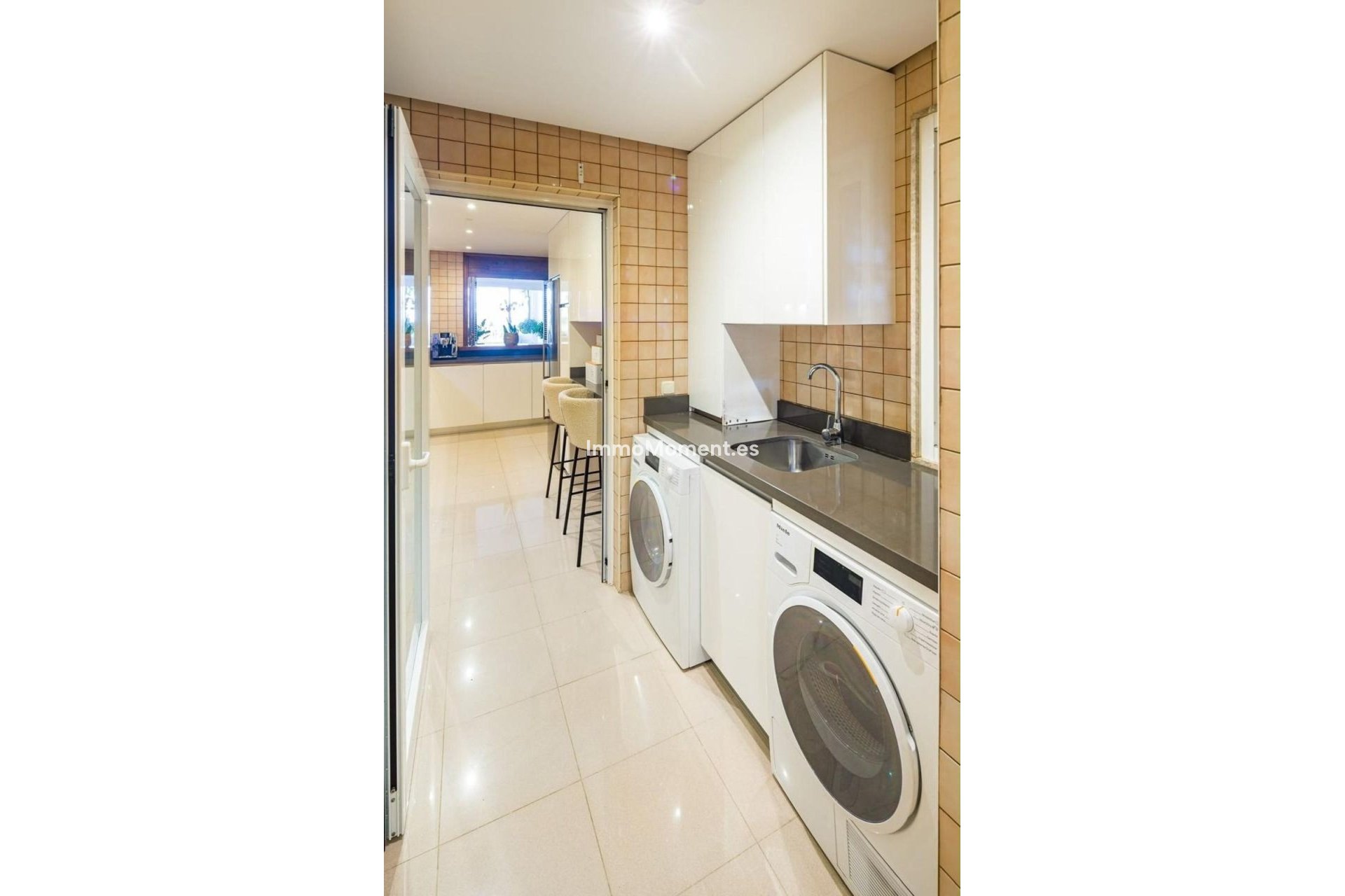Resale - Apartment - Marbella - Nueva Andalucía