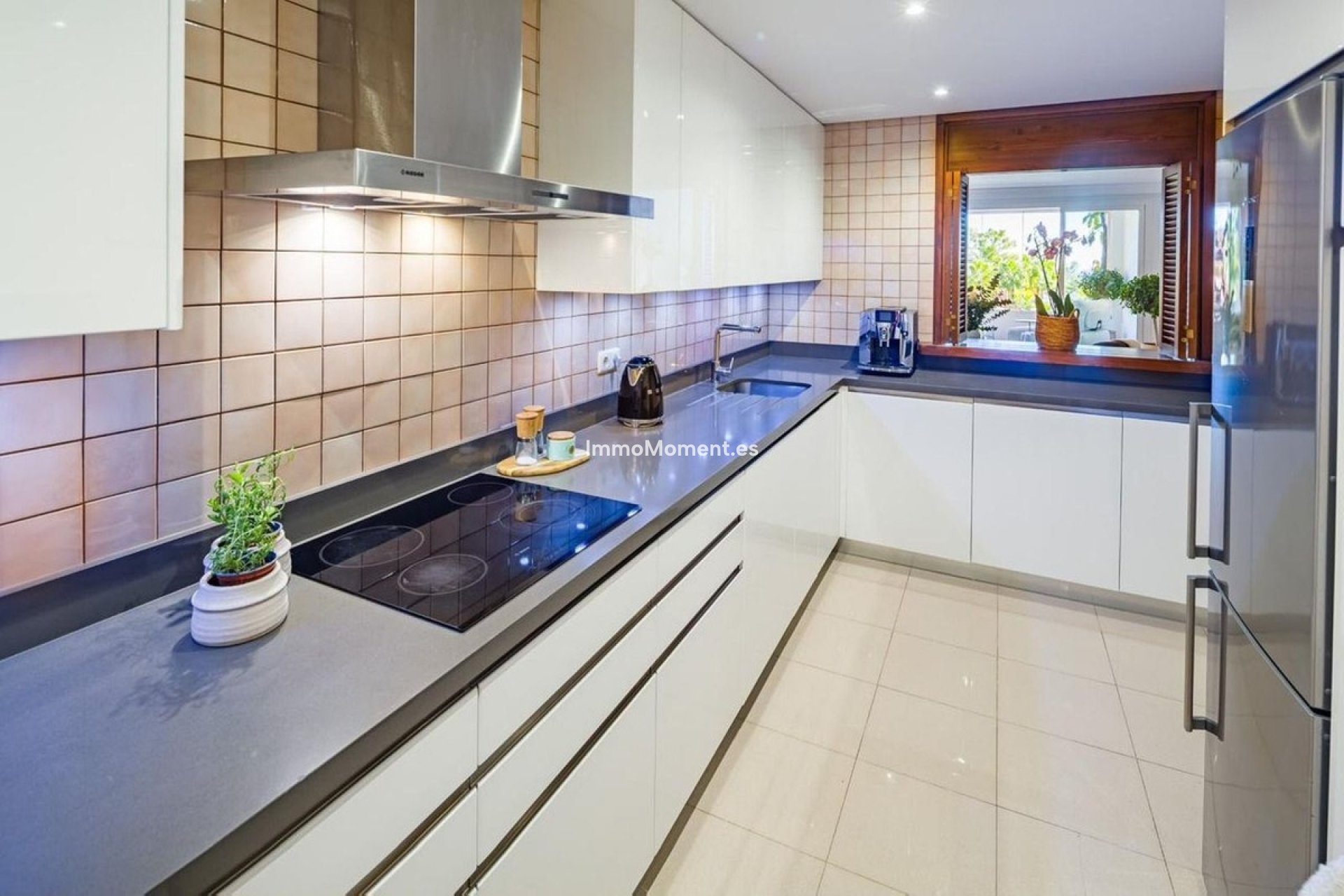 Resale - Apartment - Marbella - Nueva Andalucía