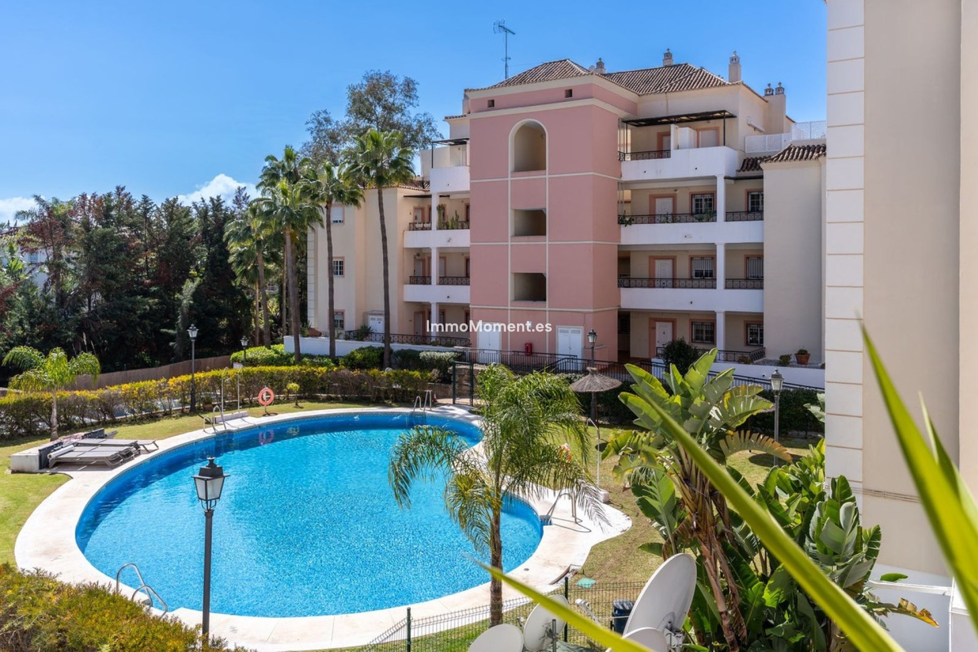 Resale - Apartment - Marbella - Nueva Andalucía