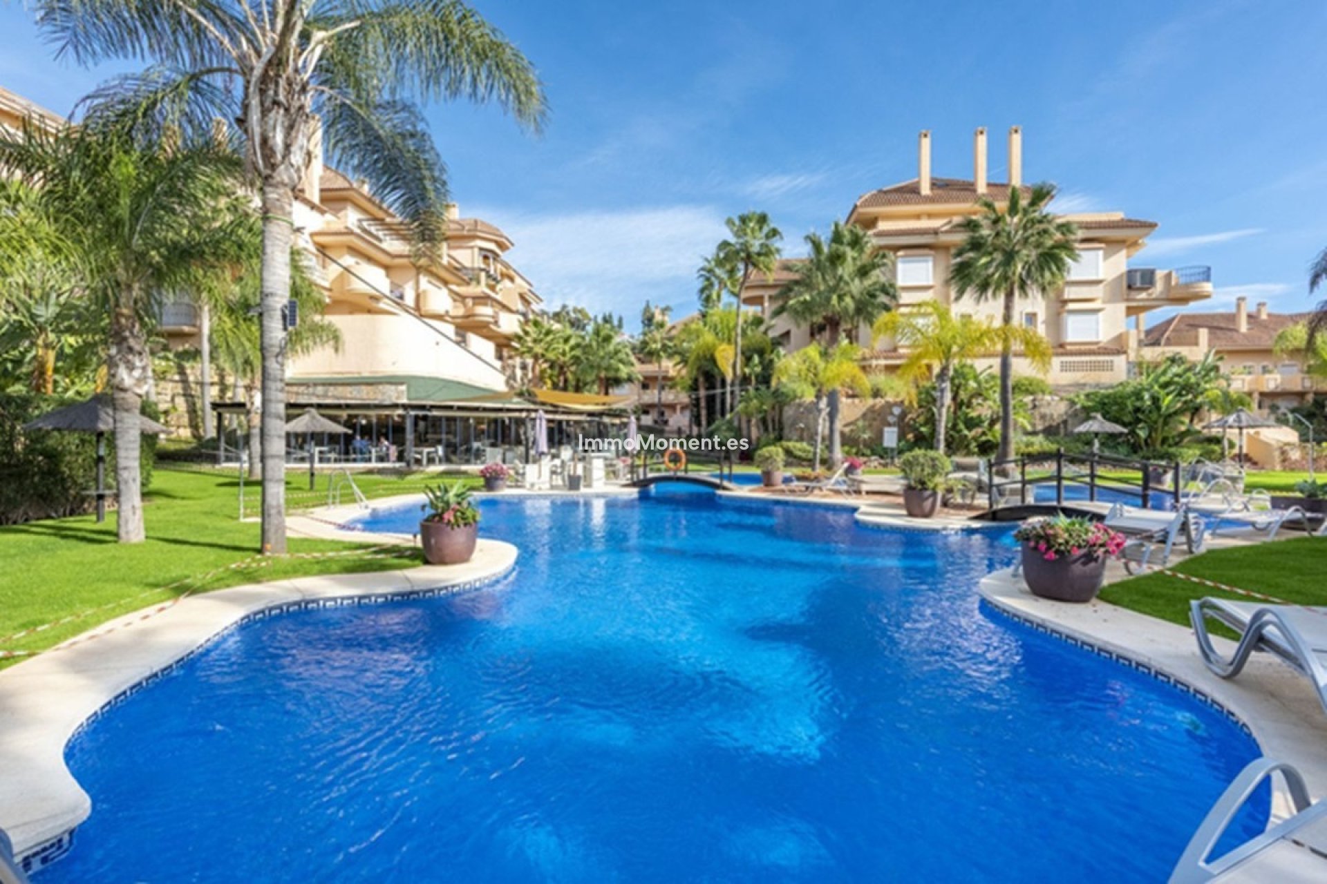 Resale - Apartment - Marbella - Nueva Andalucía
