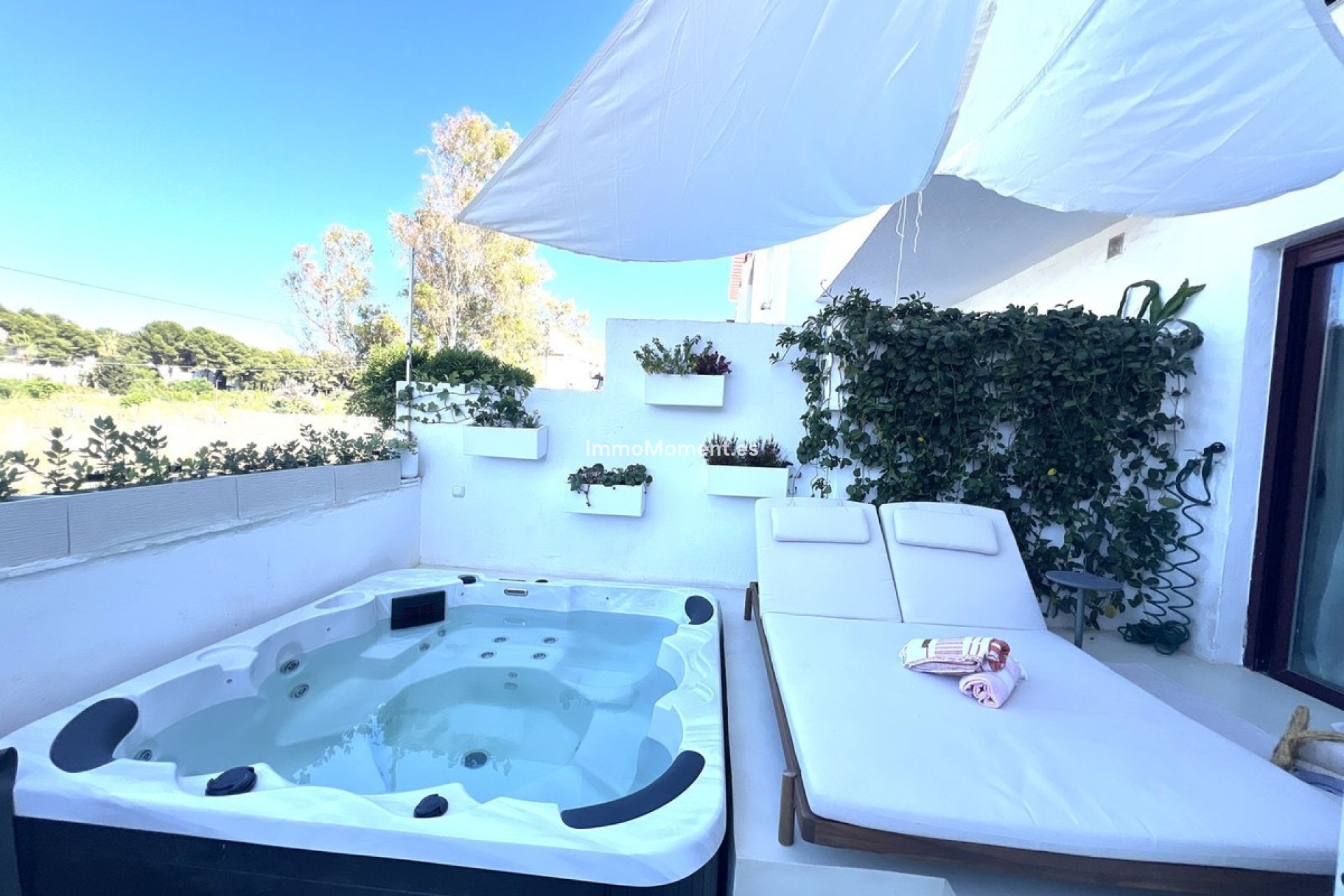 Resale - Apartment - Marbella - Nueva Andalucía