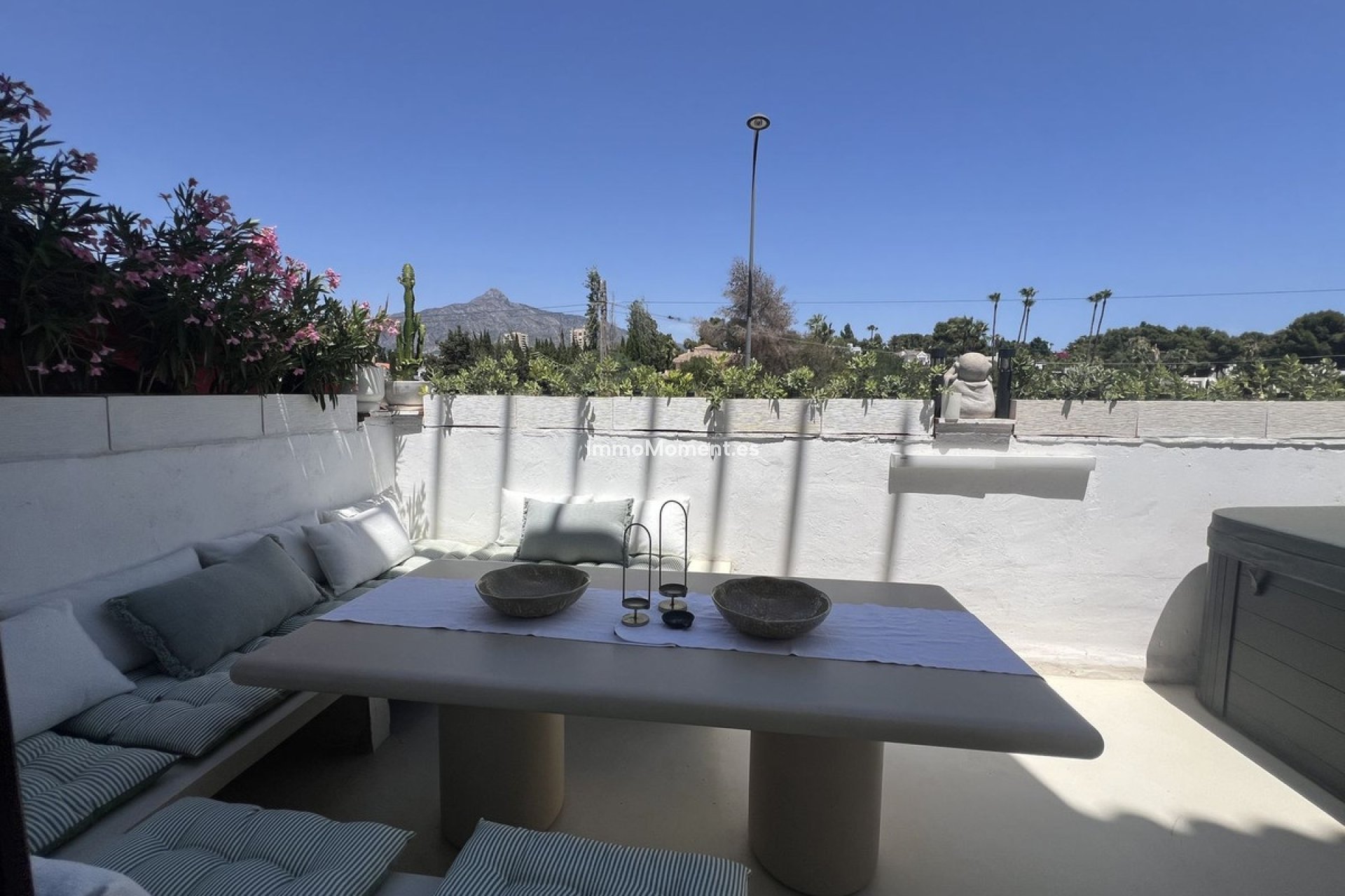 Resale - Apartment - Marbella - Nueva Andalucía