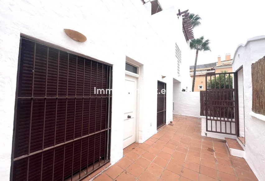 Resale - Apartment - Marbella - Nueva Andalucía