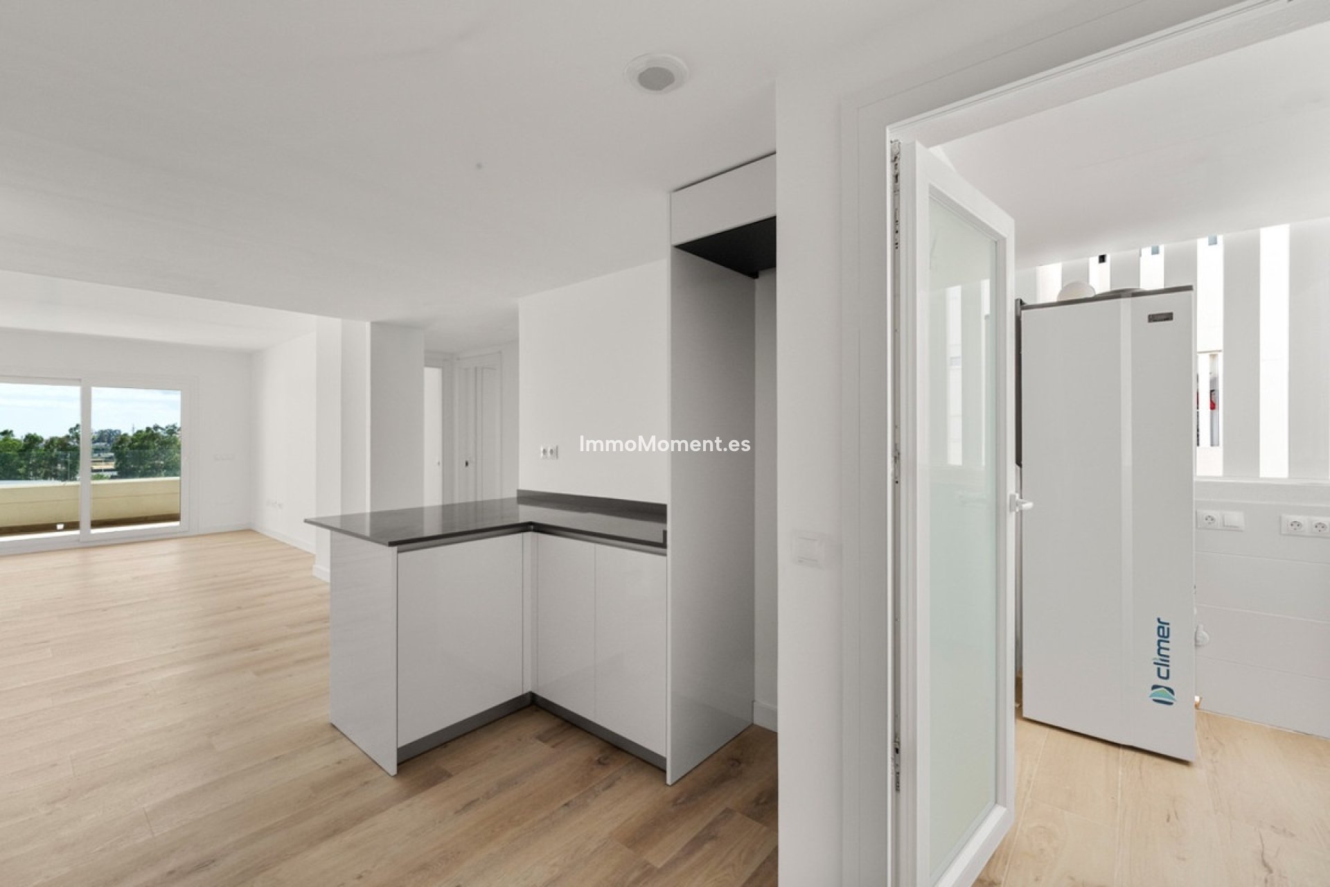 Resale - Apartment - Marbella - Nueva Andalucía