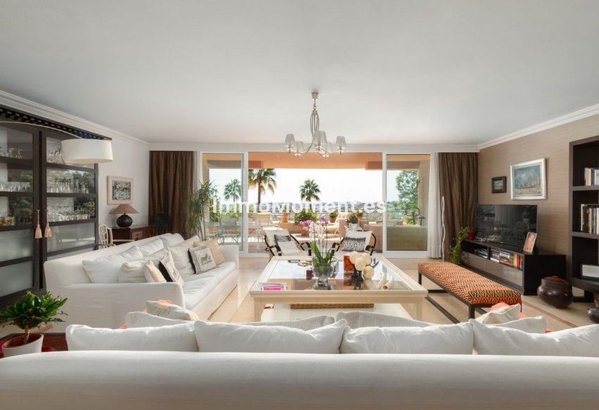 Resale - Apartment - Marbella - Nueva Andalucía