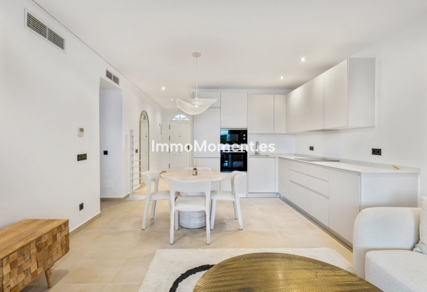 Resale - Apartment - Marbella - Nueva Andalucía