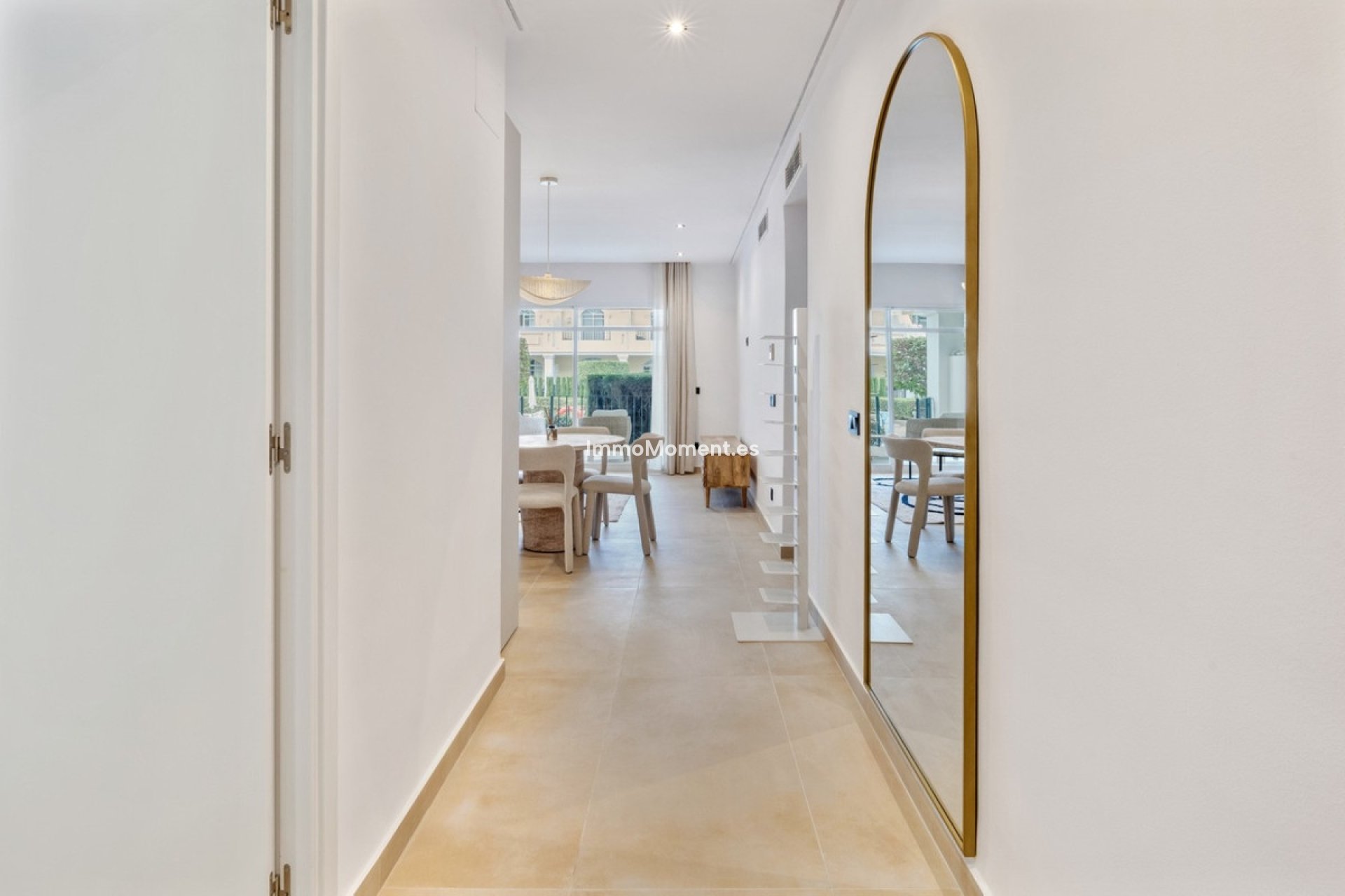 Resale - Apartment - Marbella - Nueva Andalucía