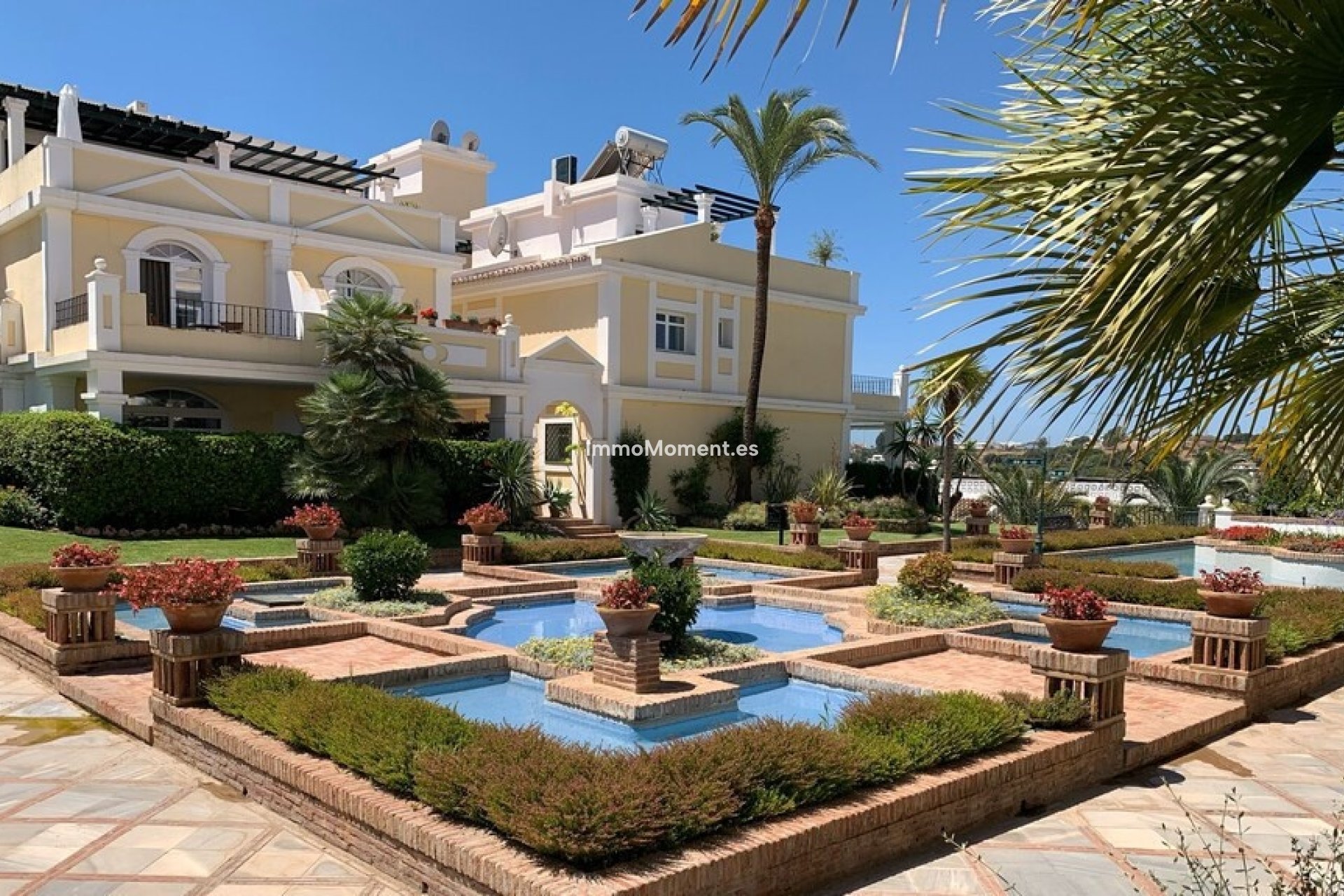 Resale - Apartment - Marbella - Nueva Andalucía