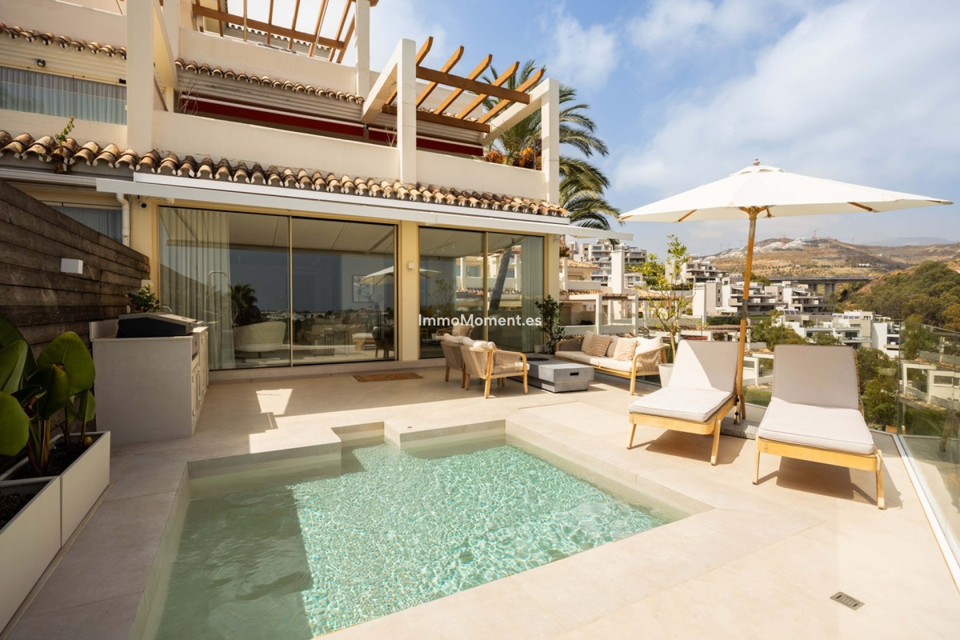Resale - Apartment - Marbella - Nueva Andalucía