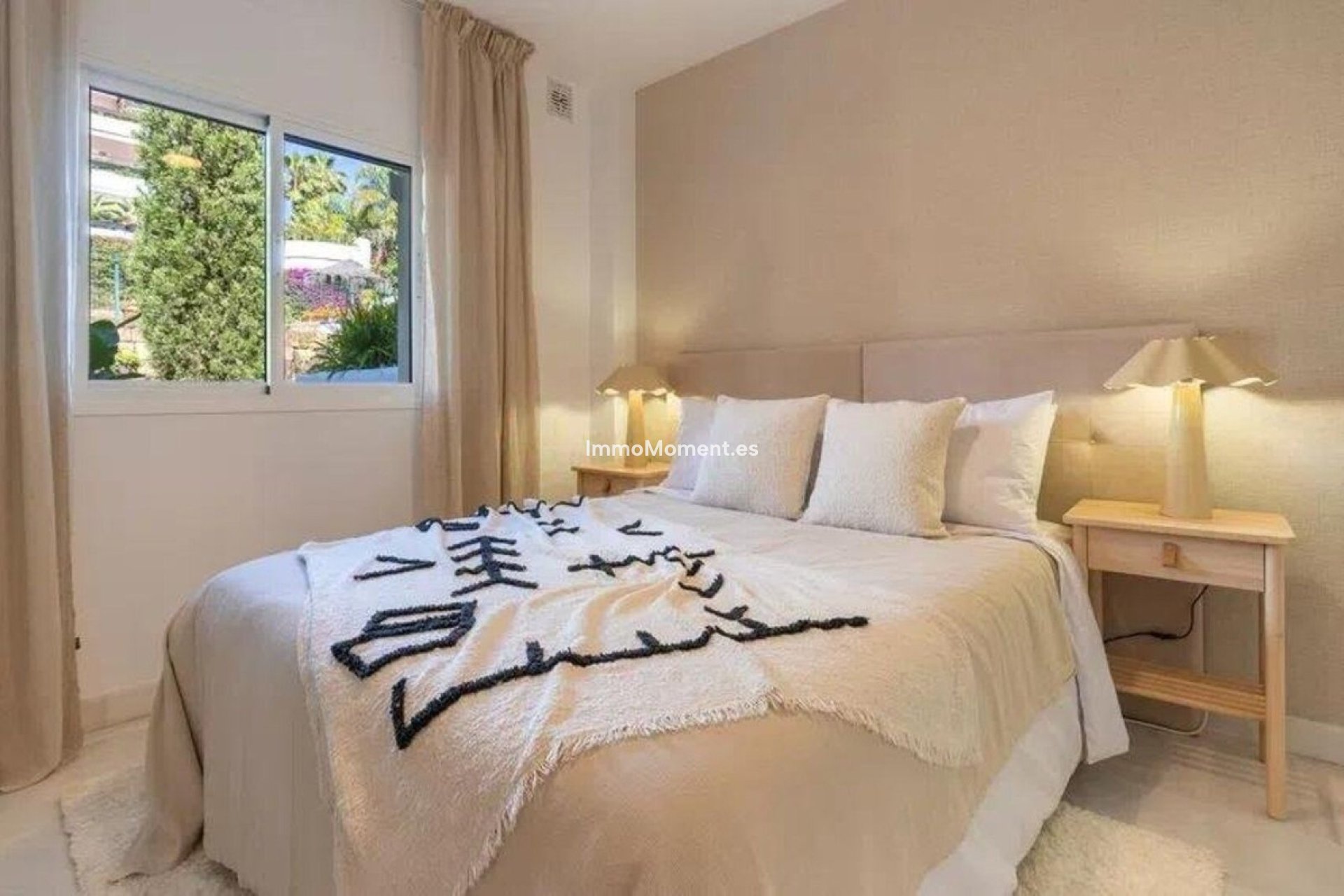 Resale - Apartment - Marbella - Nueva Andalucía