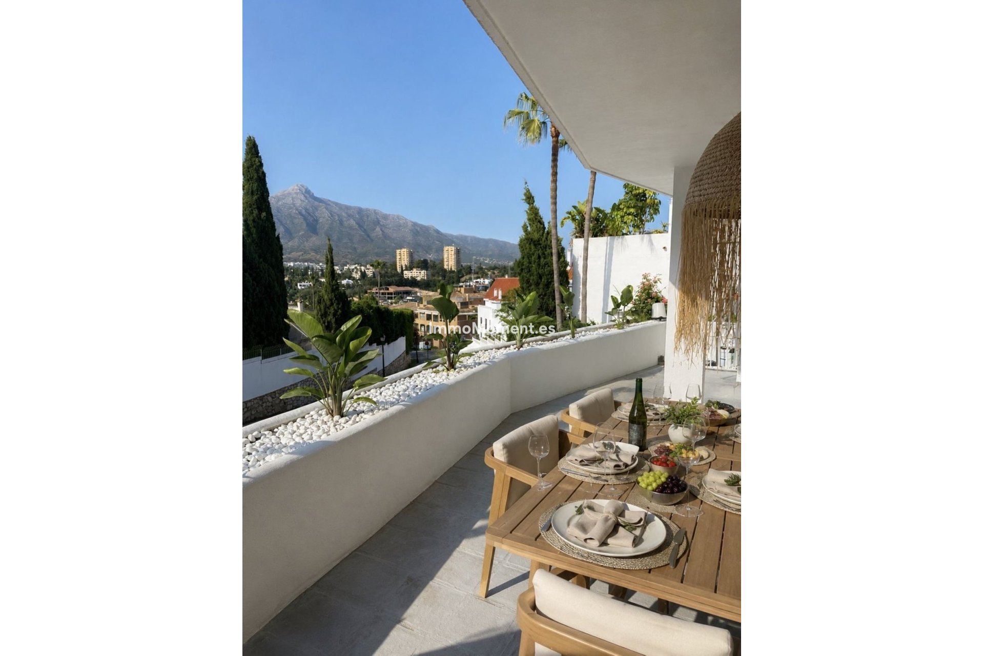 Resale - Apartment - Marbella - Nueva Andalucía