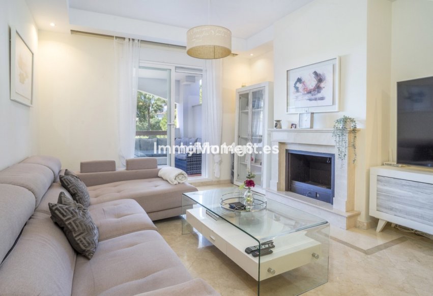 Resale - Apartment - Marbella - Nueva Andalucía