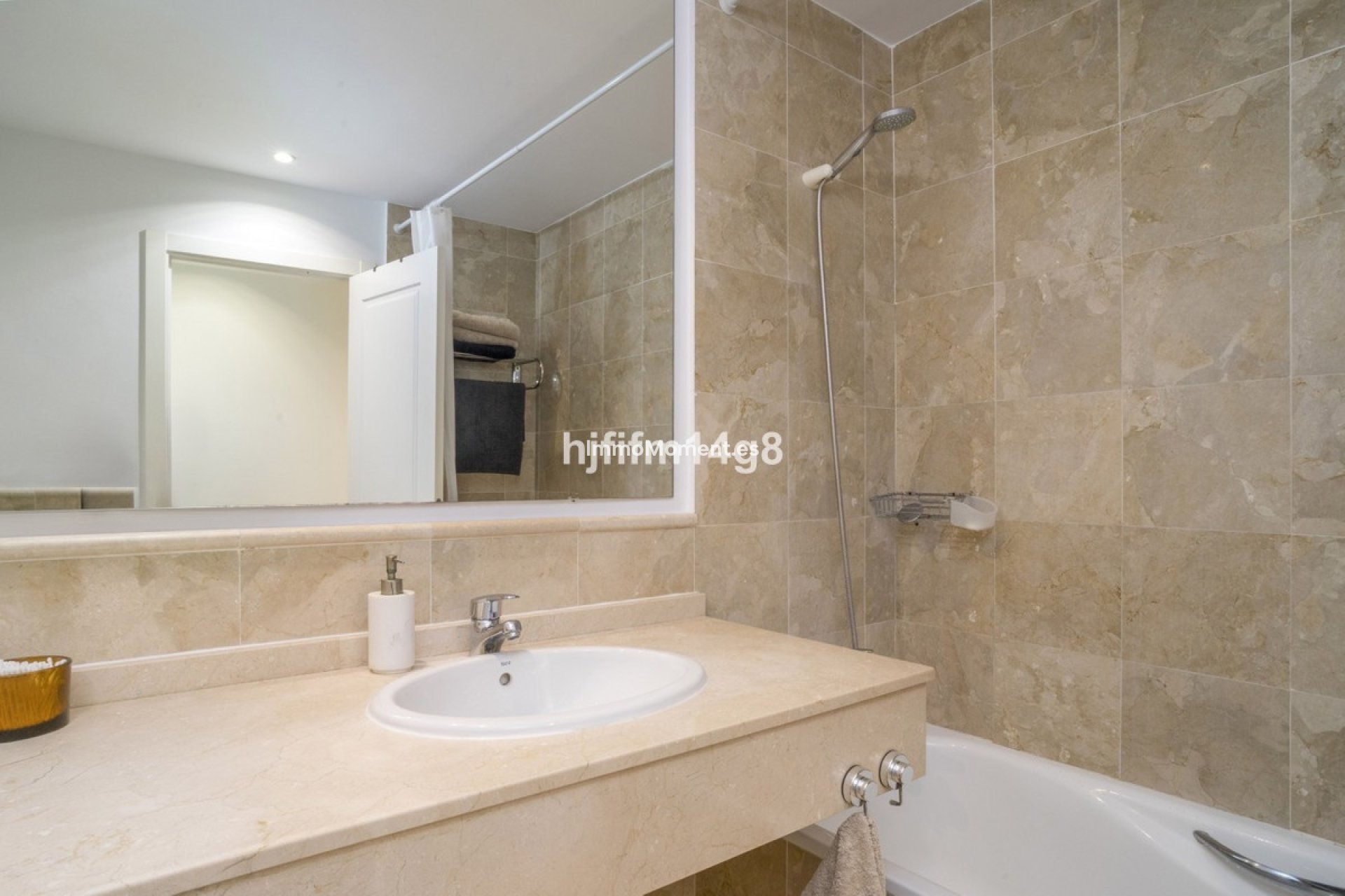 Resale - Apartment - Marbella - Nueva Andalucía
