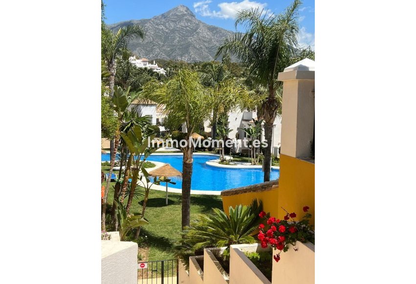 Resale - Apartment - Marbella - Nueva Andalucía