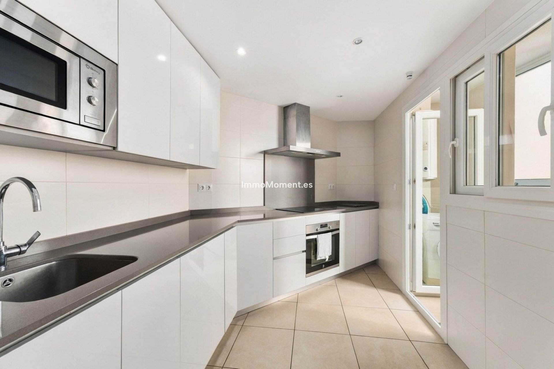 Resale - Apartment - Marbella - Nueva Andalucía