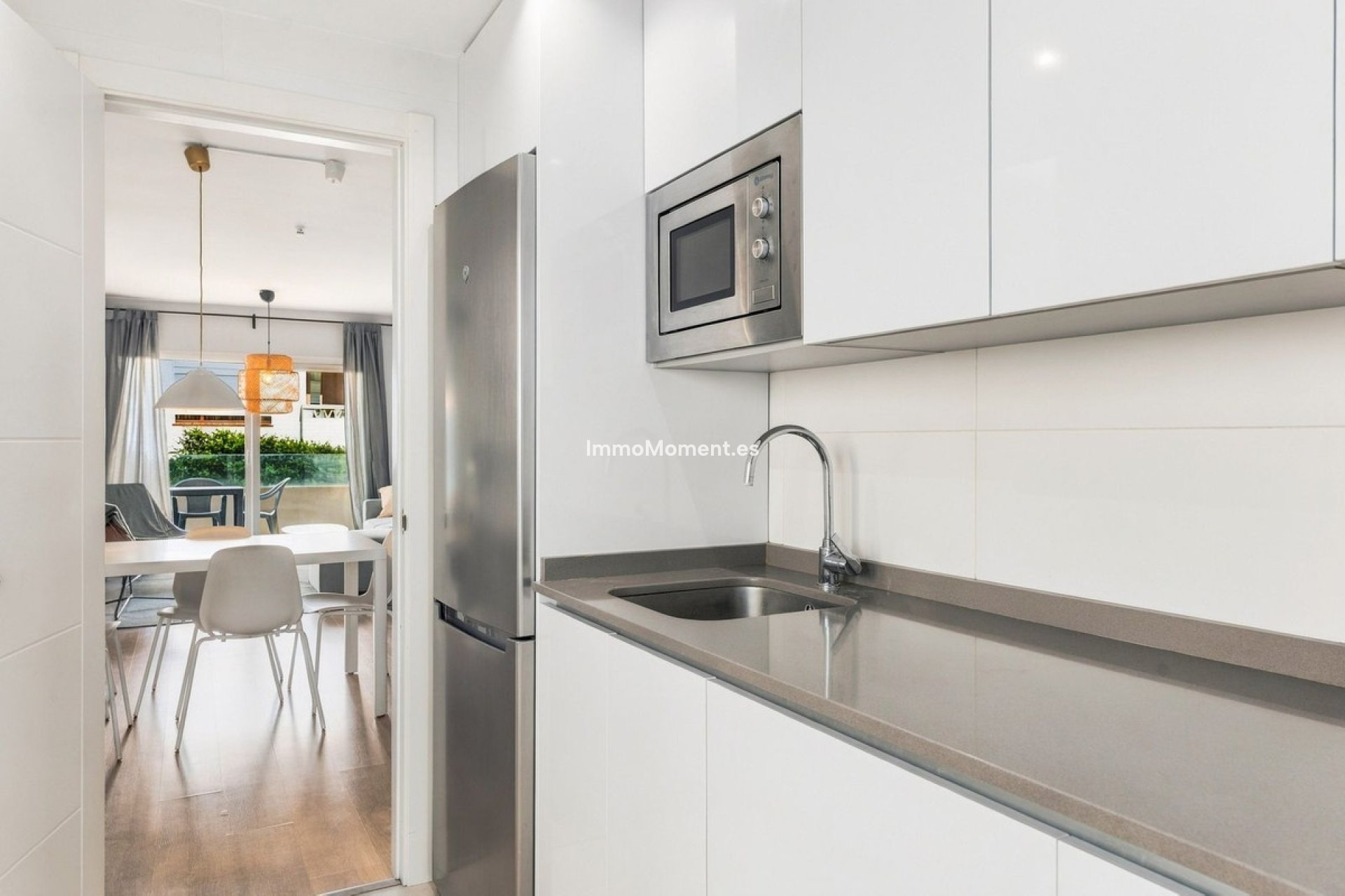 Resale - Apartment - Marbella - Nueva Andalucía