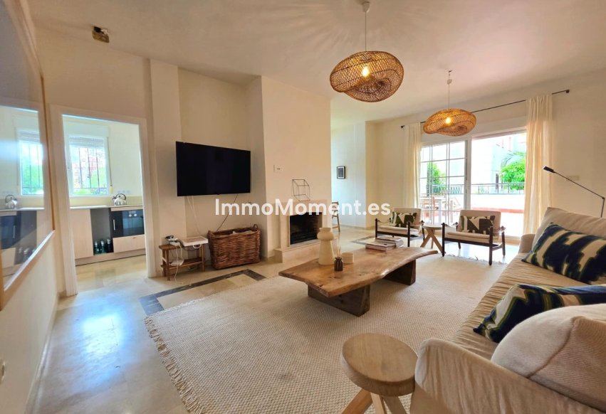 Resale - Apartment - Marbella - Nueva Andalucía