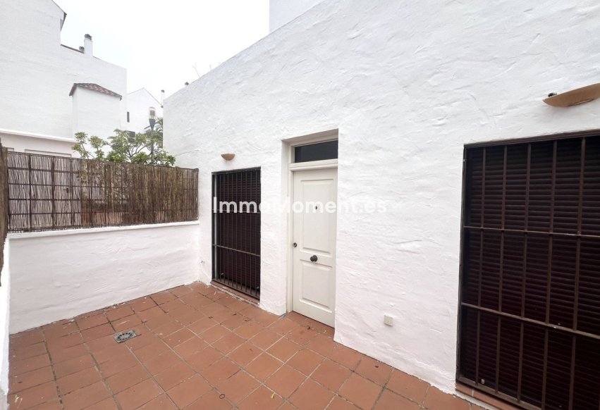 Resale - Apartment - Marbella - Nueva Andalucía