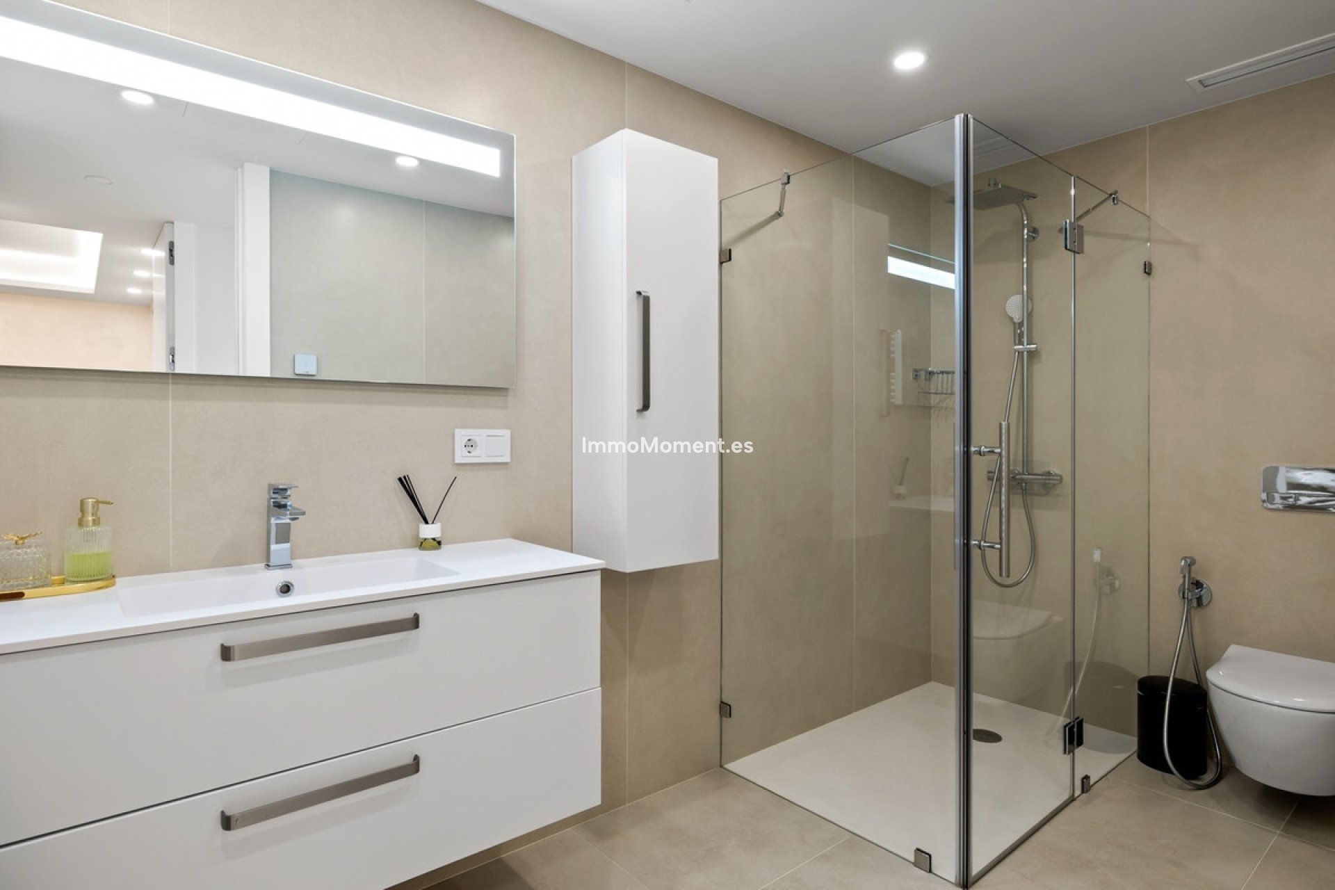 Resale - Apartment - Marbella - Nueva Andalucía