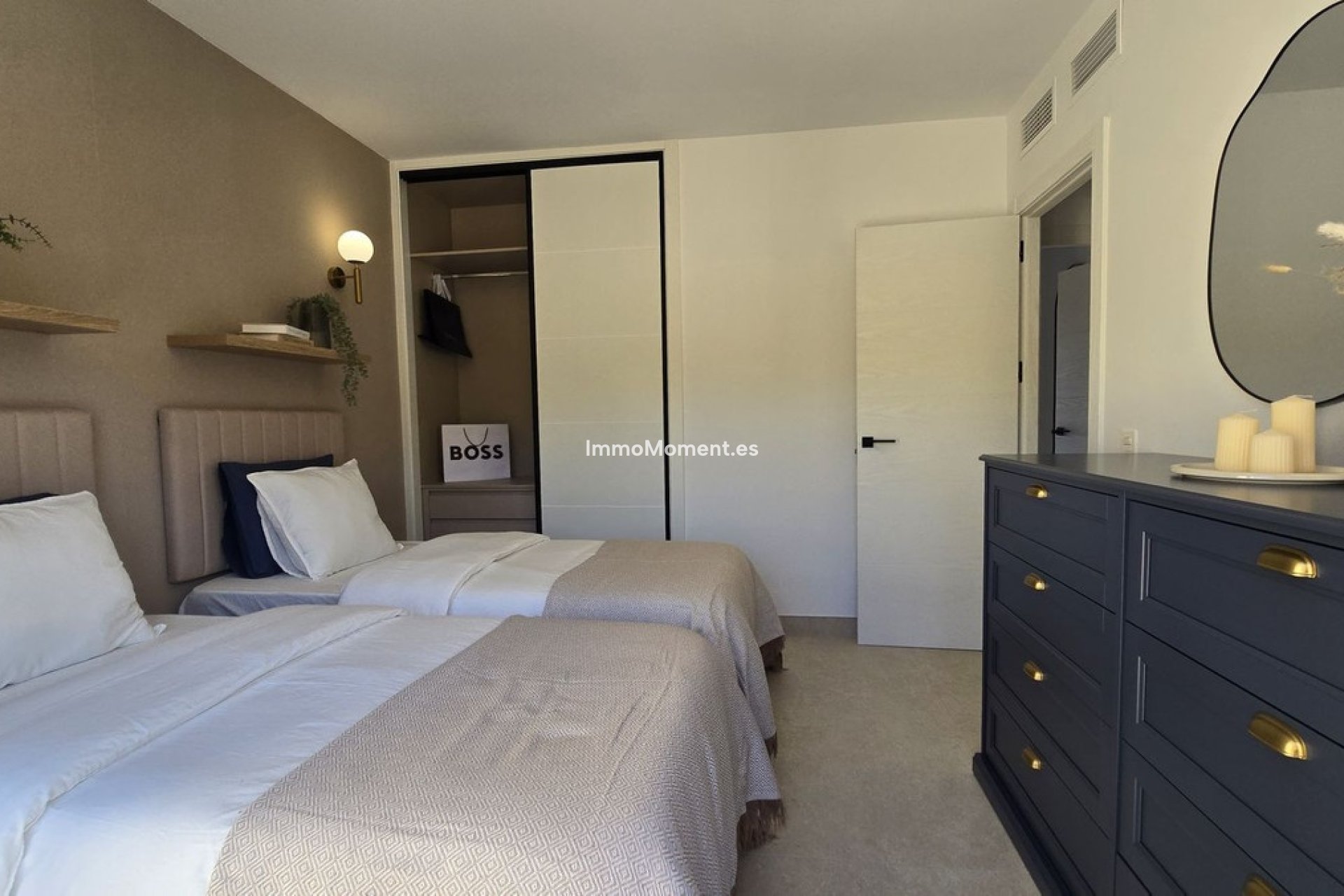 Resale - Apartment - Marbella - Nueva Andalucía
