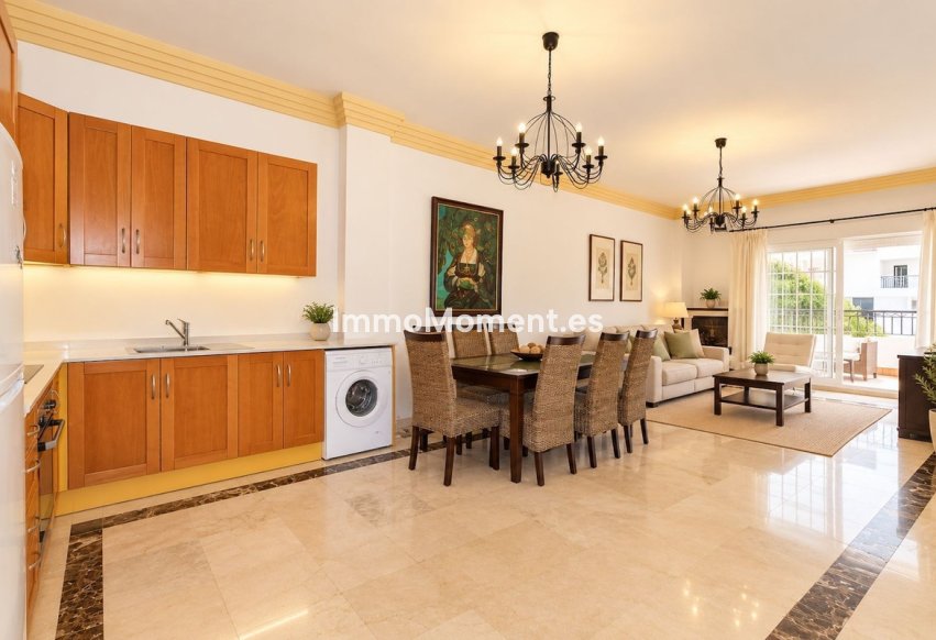 Resale - Apartment - Marbella - Nueva Andalucía