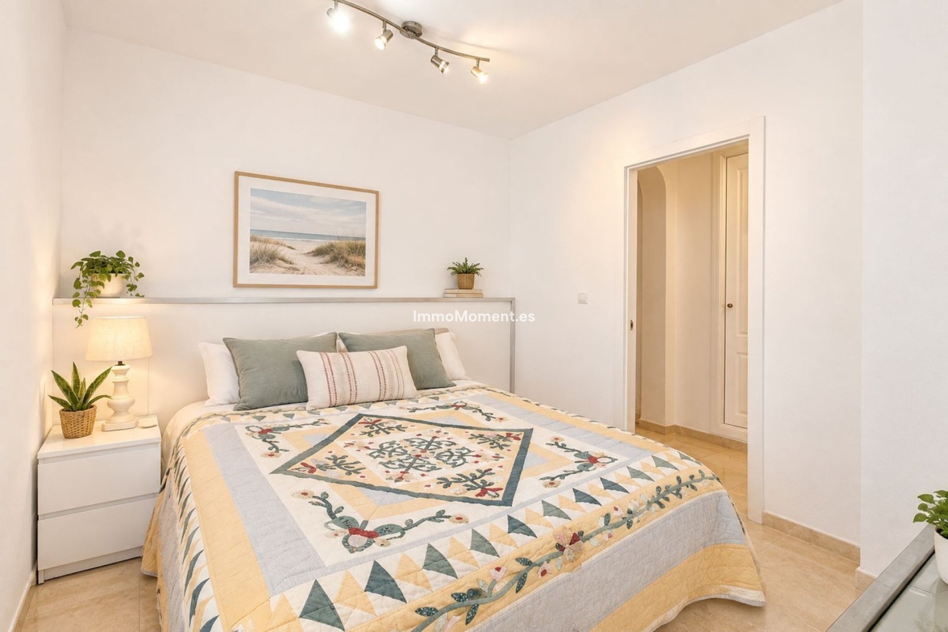 Resale - Apartment - Marbella - Nueva Andalucía