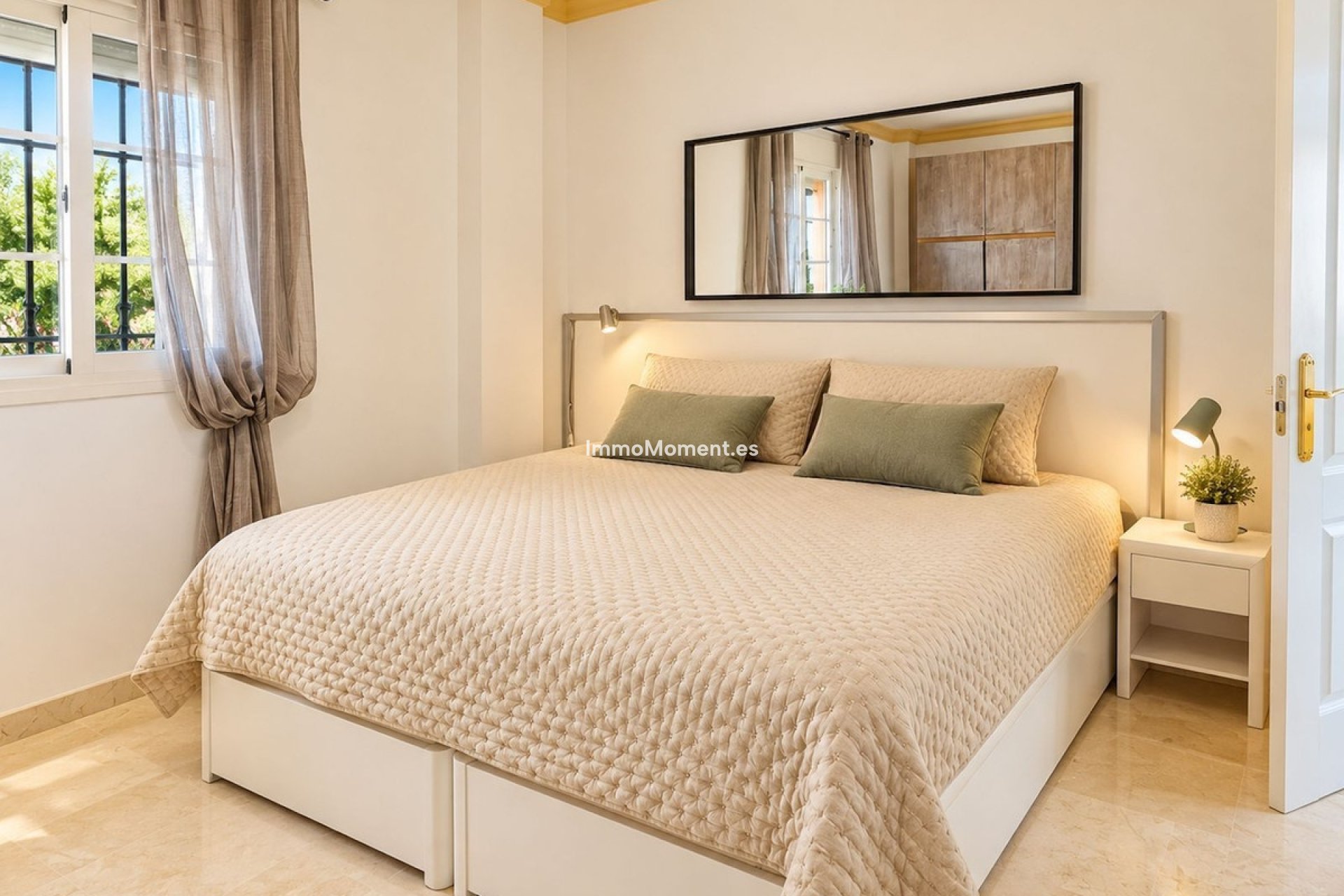 Resale - Apartment - Marbella - Nueva Andalucía