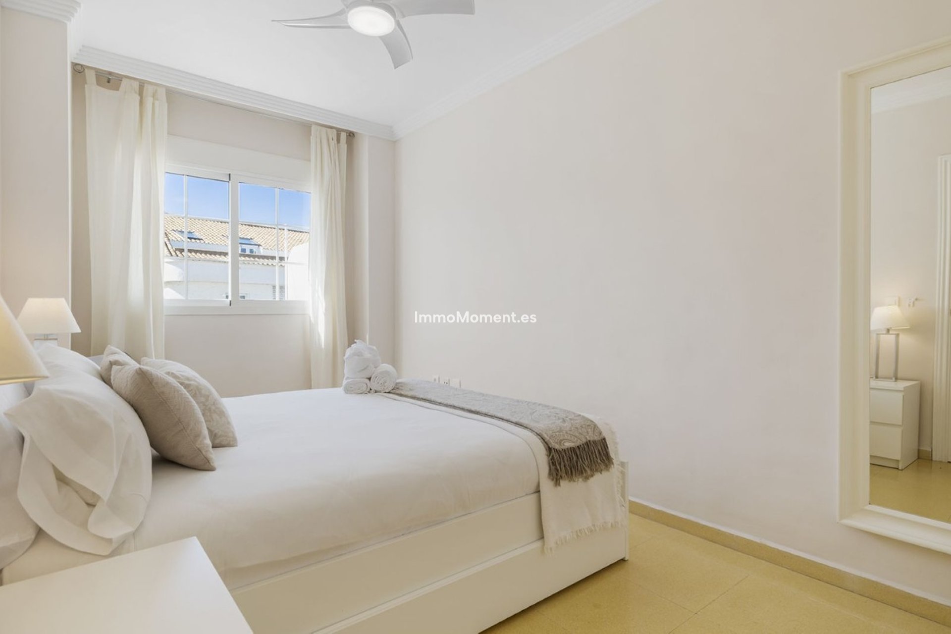 Resale - Apartment - Marbella - Nueva Andalucía