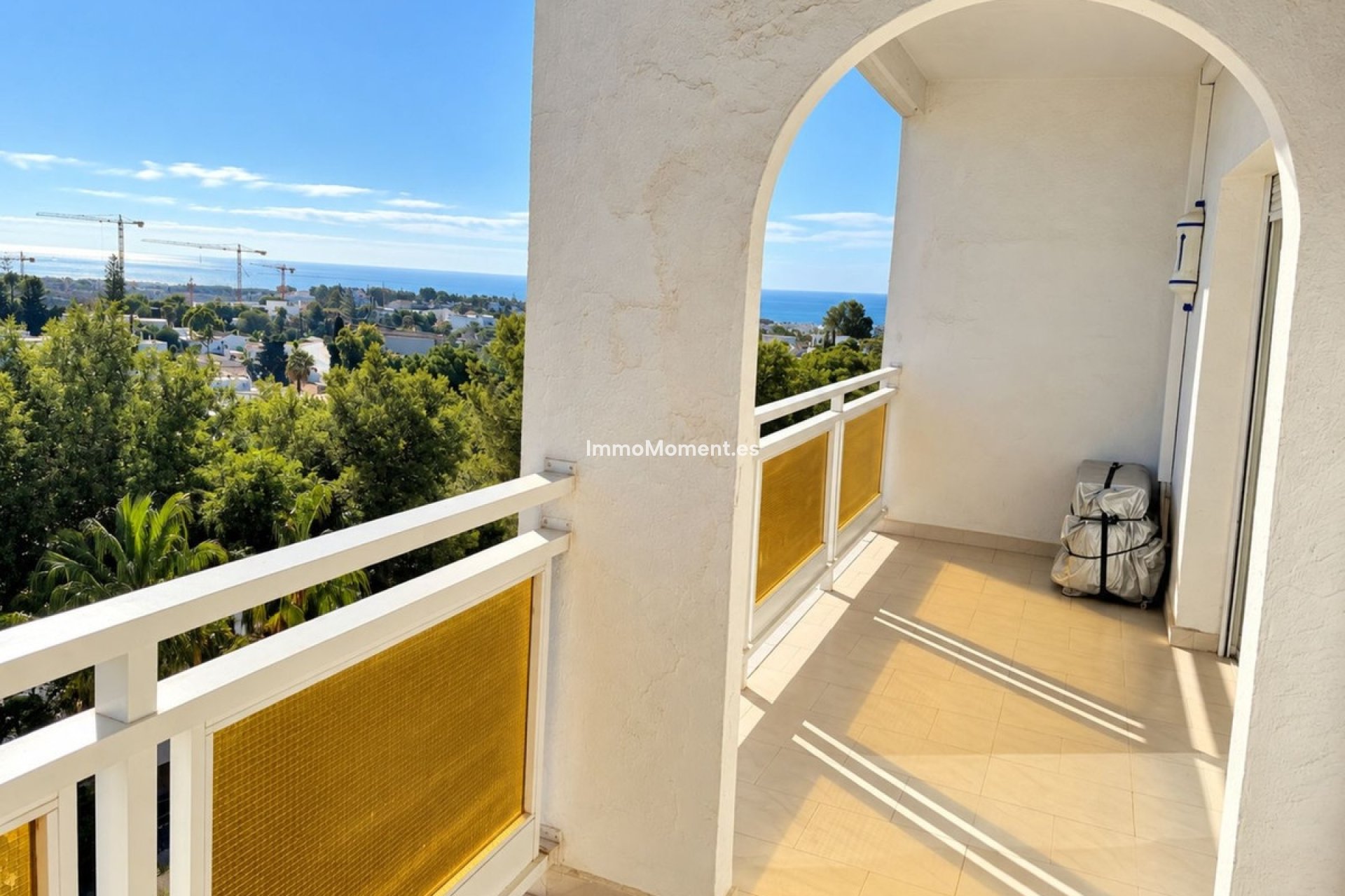 Resale - Apartment - Marbella - Nueva Andalucía