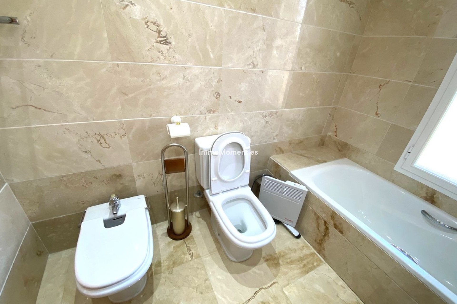 Resale - Apartment - Marbella - Nueva Andalucía