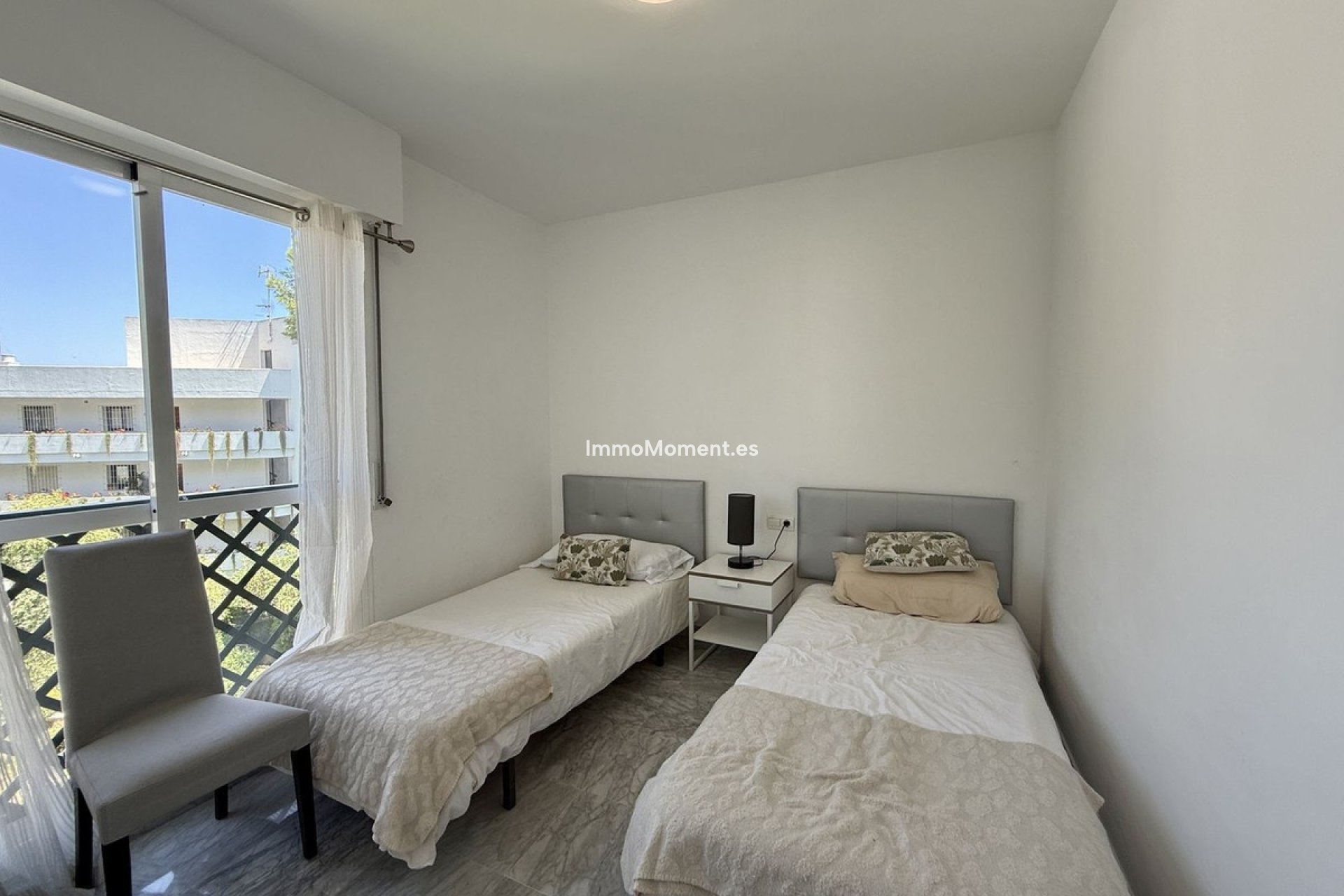 Resale - Apartment - Marbella - Nueva Andalucía